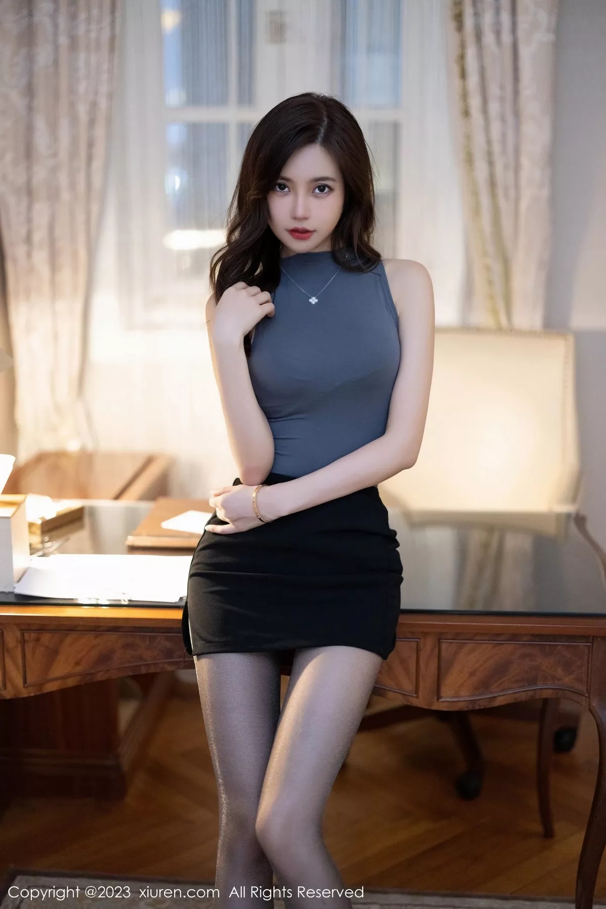 秀人集.com_[XiuRen秀人网]No.6395_女神绮里嘉ula深灰色收身上衣配黑短裙露性感灰色内衣诱惑写真79P