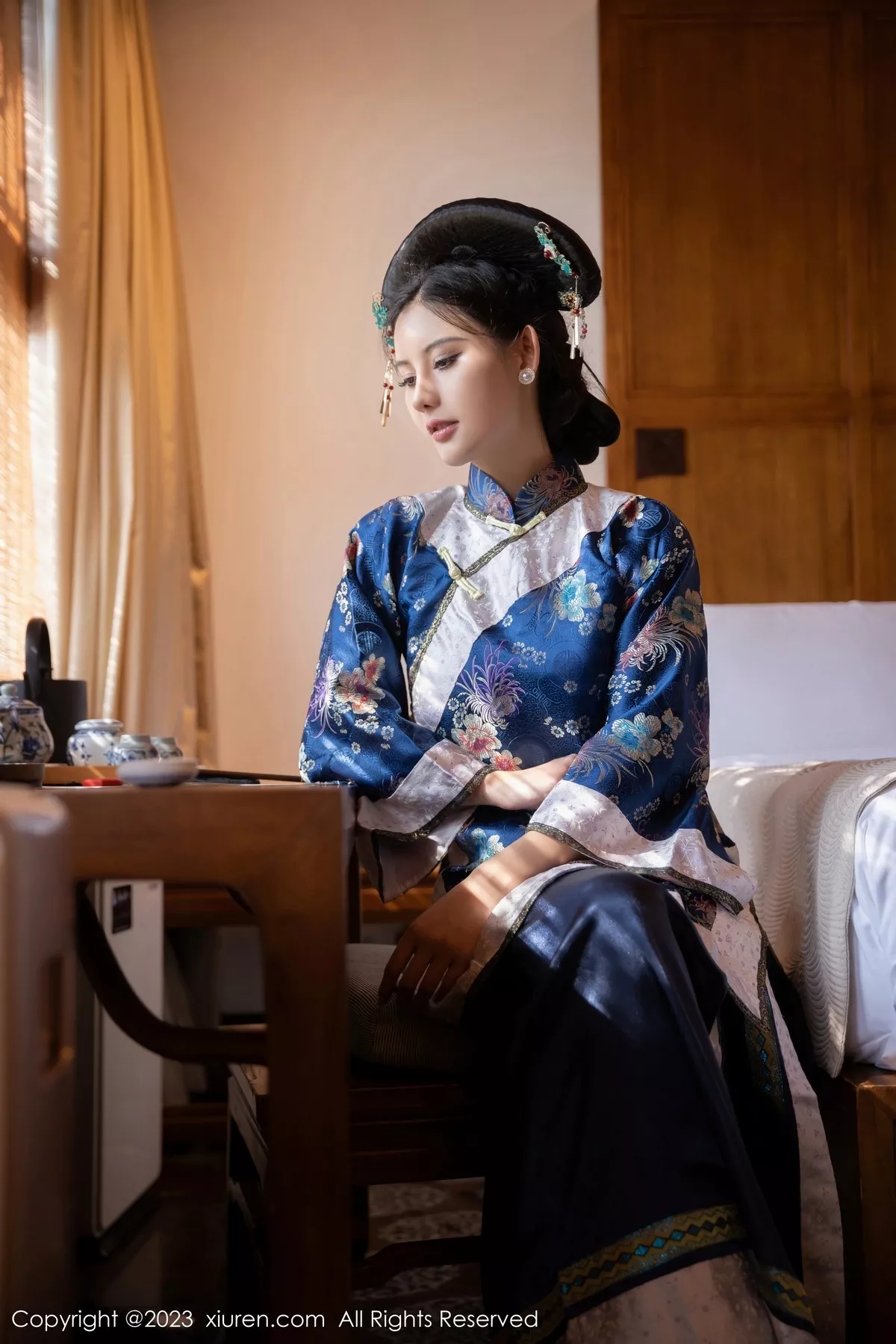 秀人集.com_[XiuRen秀人网]No.6398_模特就是阿朱啊脱宫廷古装露蓝色睡衣秀曼妙绝美身姿诱惑写真86P