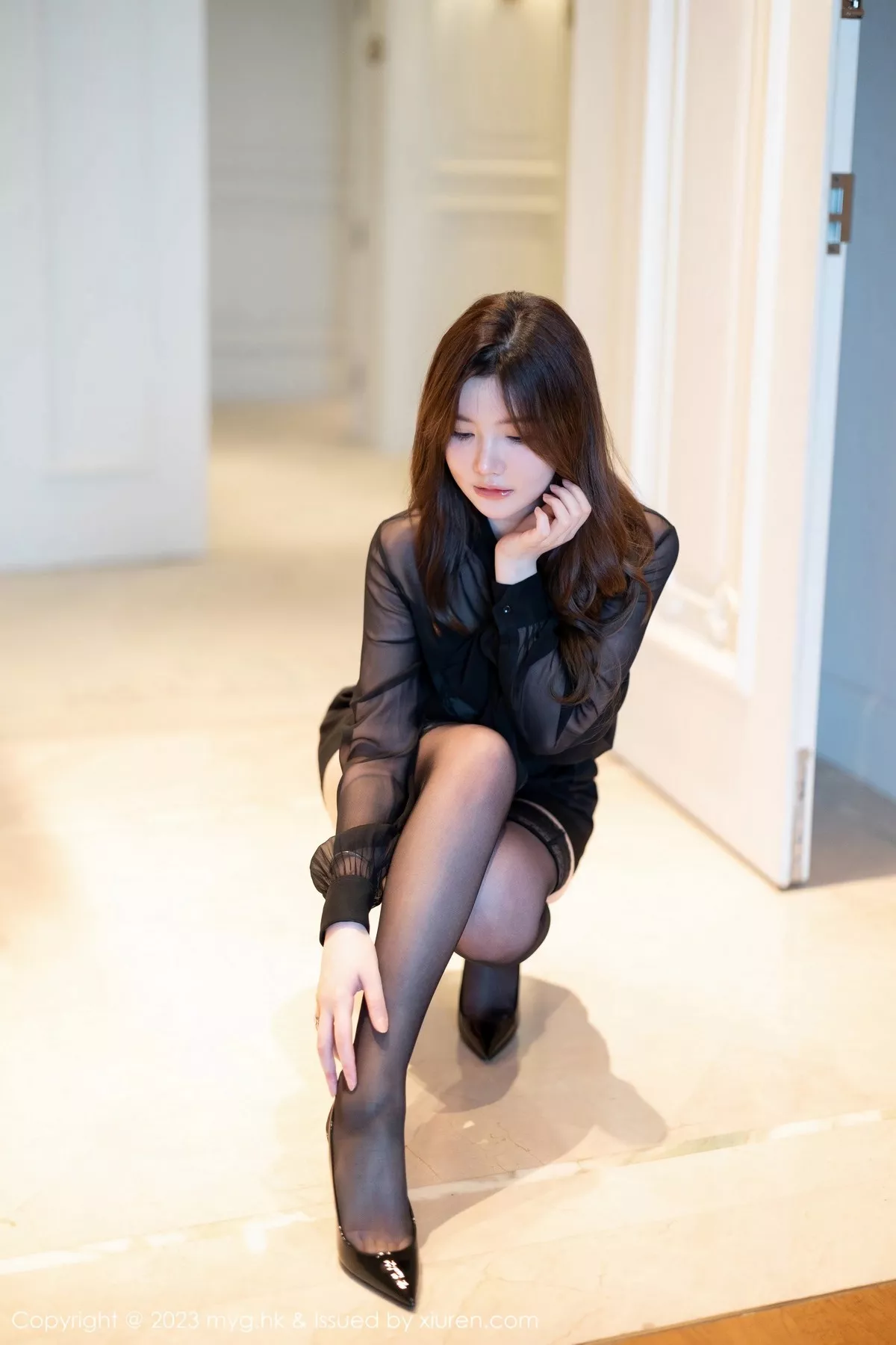 秀人集.com_[MyGirl美媛馆]Vol.649_模特糯美子MINIbabe性感黑色蕾丝内衣配黑色蕾丝吊袜魅惑写真62P