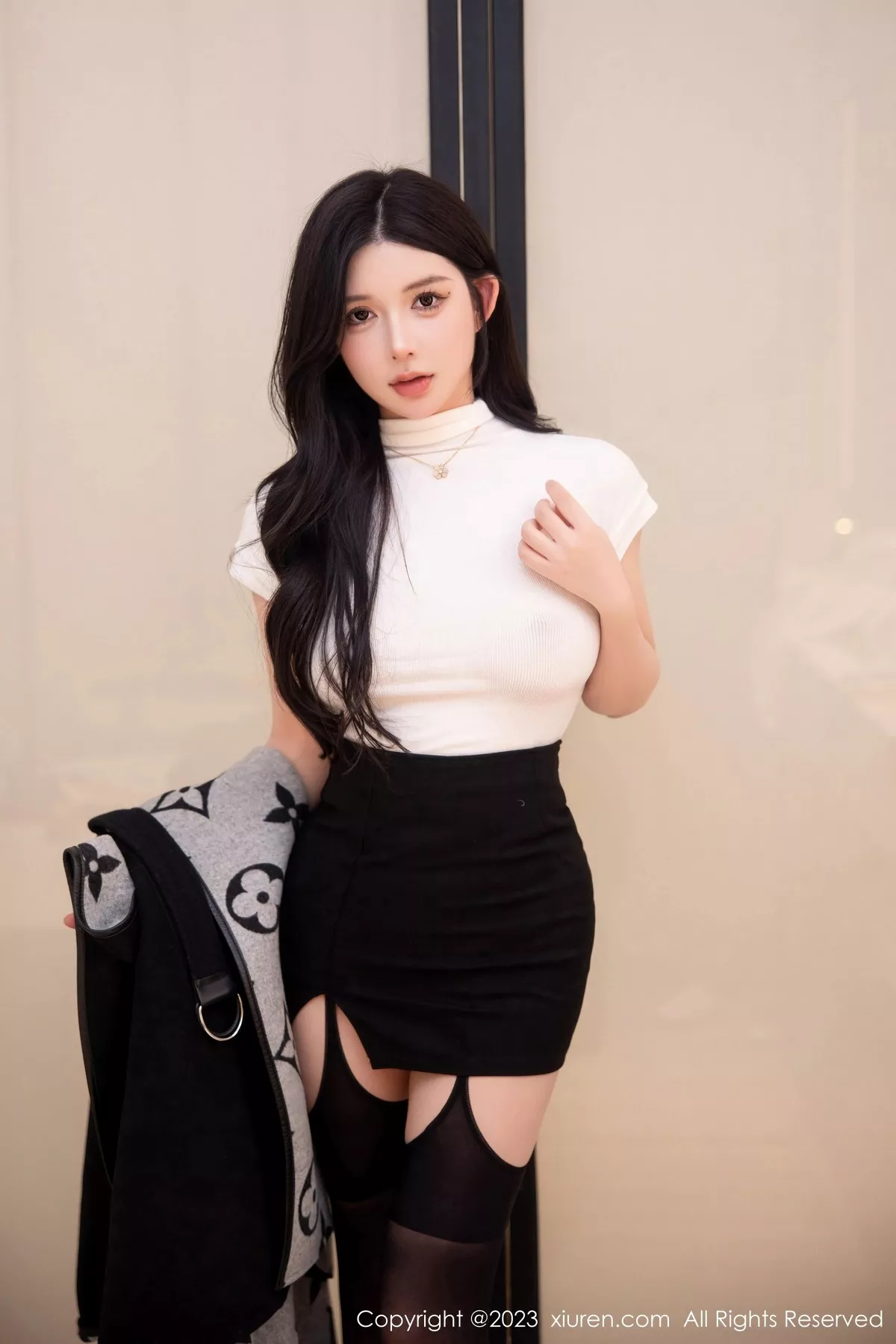 秀人集.com_[XiuRen秀人网]No.6394_模特林珊珊白色轻透上衣配黑短裙魅惑黑丝秀曼妙身姿迷人写真103P