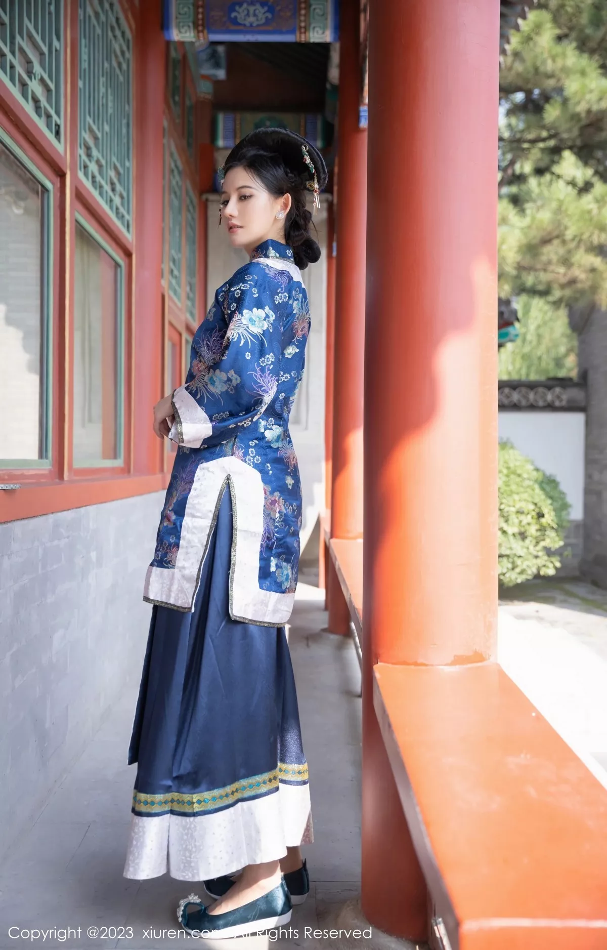 秀人集.com_[XiuRen秀人网]No.6398_模特就是阿朱啊脱宫廷古装露蓝色睡衣秀曼妙绝美身姿诱惑写真86P