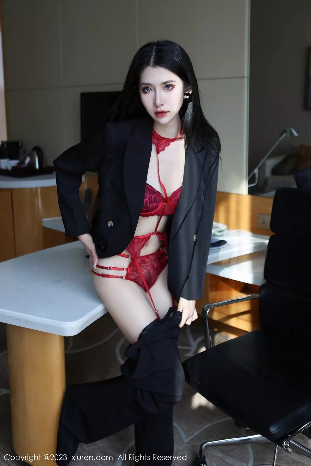 秀人集.com_[XiuRen秀人网]No.6402_新人依娜Yina脱深色西服露红色蕾丝内衣秀曼妙身姿诱惑写真112P