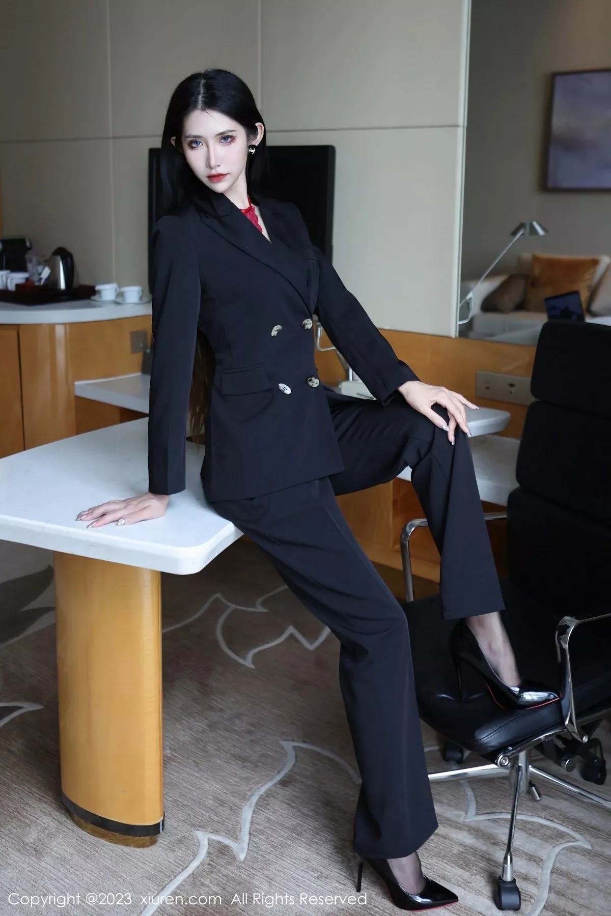 秀人集.com_[XiuRen秀人网]No.6402_新人依娜Yina脱深色西服露红色蕾丝内衣秀曼妙身姿诱惑写真112P