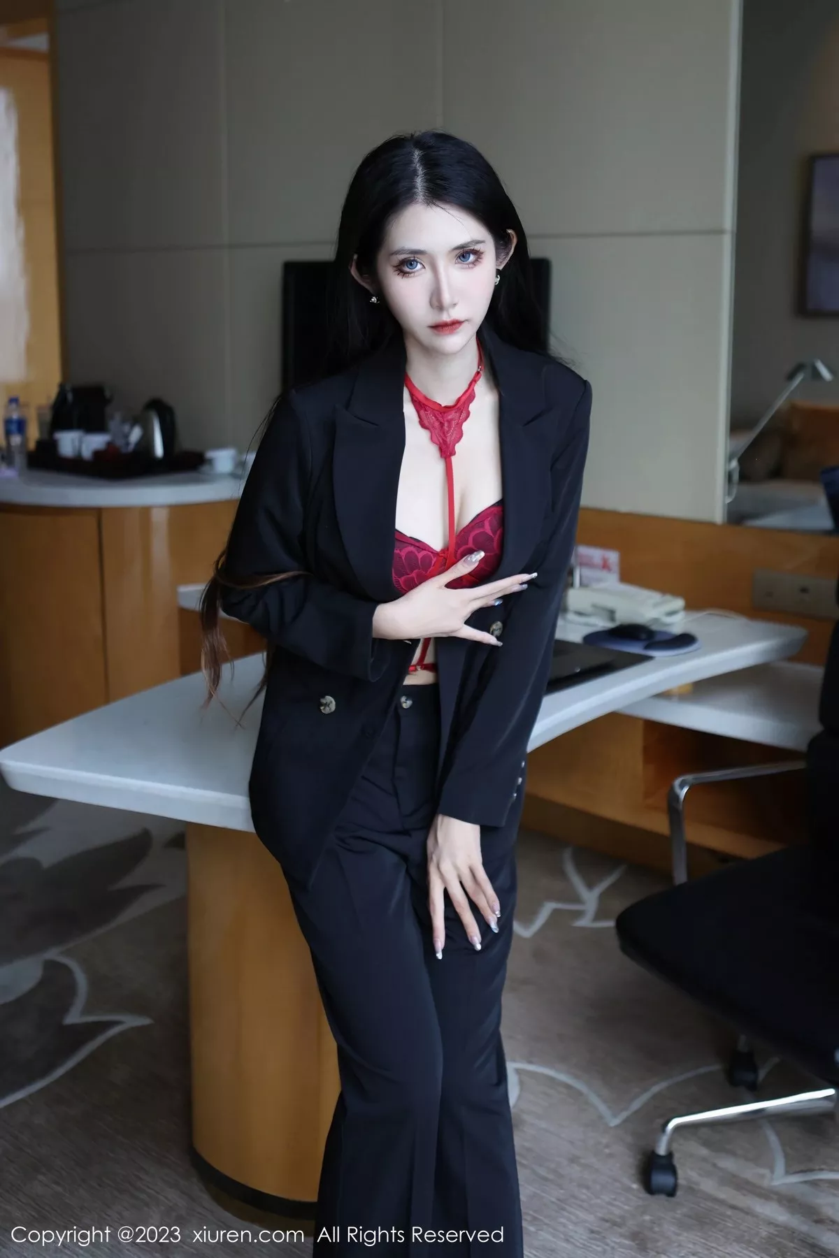 秀人集.com_[XiuRen秀人网]No.6402_新人依娜Yina脱深色西服露红色蕾丝内衣秀曼妙身姿诱惑写真112P