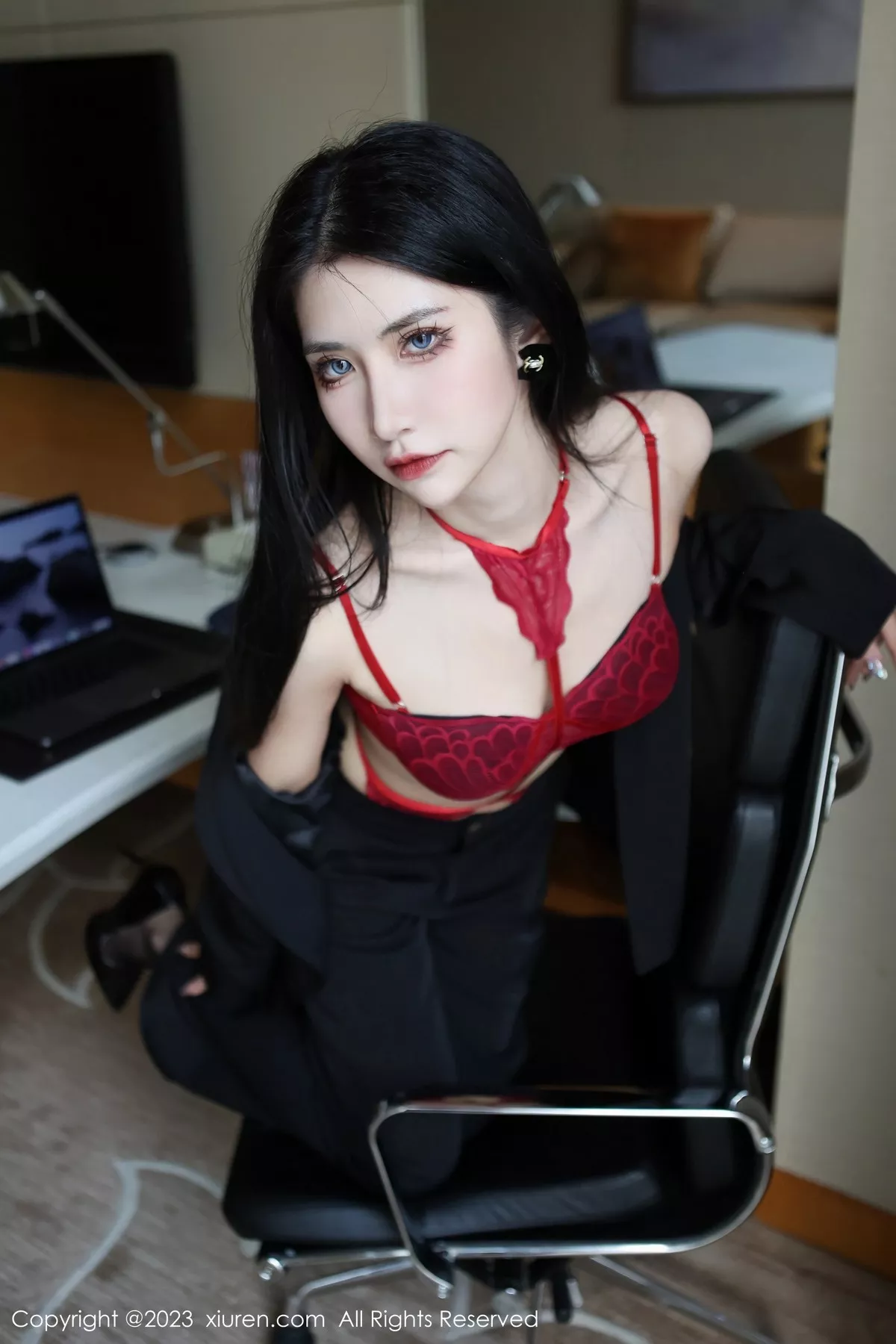 秀人集.com_[XiuRen秀人网]No.6402_新人依娜Yina脱深色西服露红色蕾丝内衣秀曼妙身姿诱惑写真112P