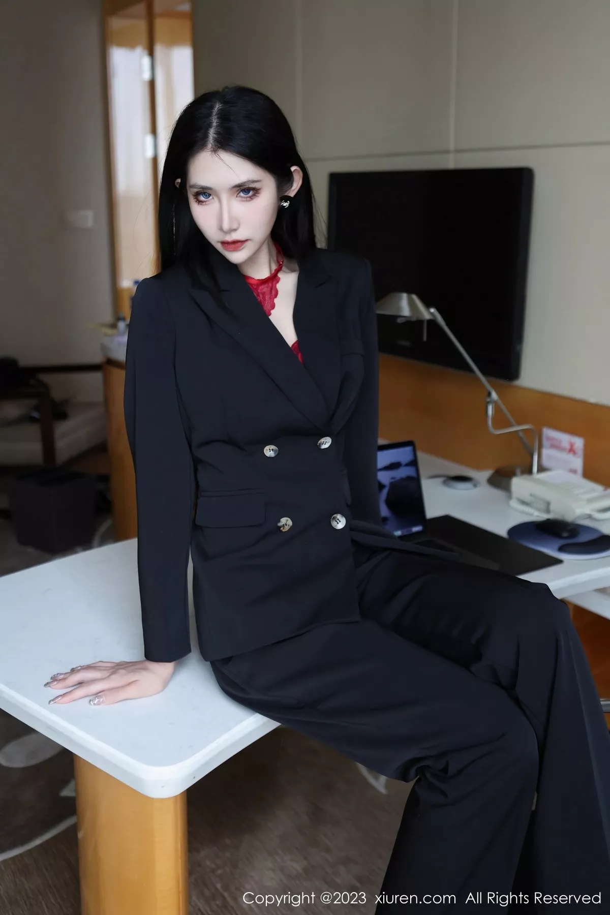 秀人集.com_[XiuRen秀人网]No.6402_新人依娜Yina脱深色西服露红色蕾丝内衣秀曼妙身姿诱惑写真112P