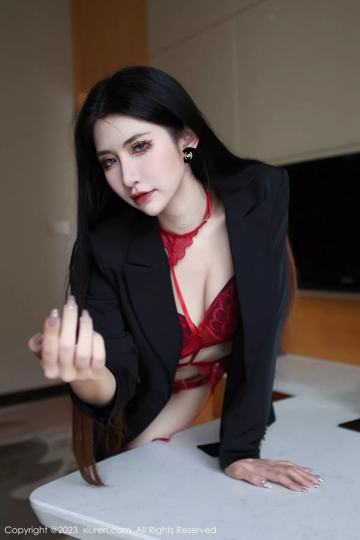 秀人集.com_[XiuRen秀人网]No.6402_新人依娜Yina脱深色西服露红色蕾丝内衣秀曼妙身姿诱惑写真112P