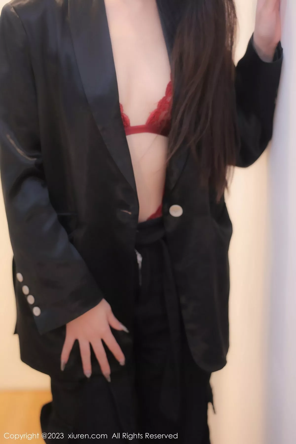 秀人集.com_[XiuRen秀人网]No.6409_新人模特四月月脱深色西服露红色蕾丝内衣配黑丝吊袜诱惑写真76P