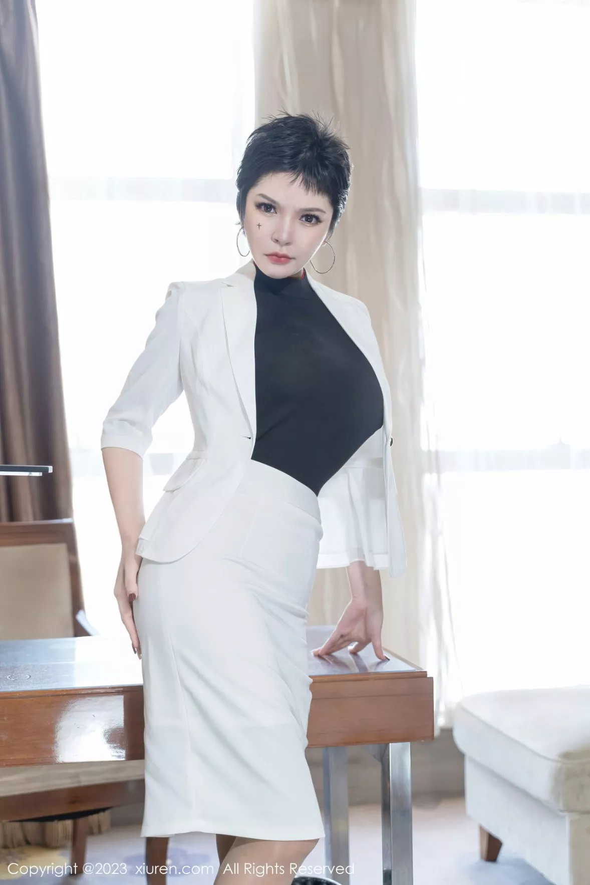 秀人集.com_[XiuRen秀人网]No.6415_大美妞伊丽莎有点白脱白色外衣露性感红色情趣内衣惹火诱惑写真63P