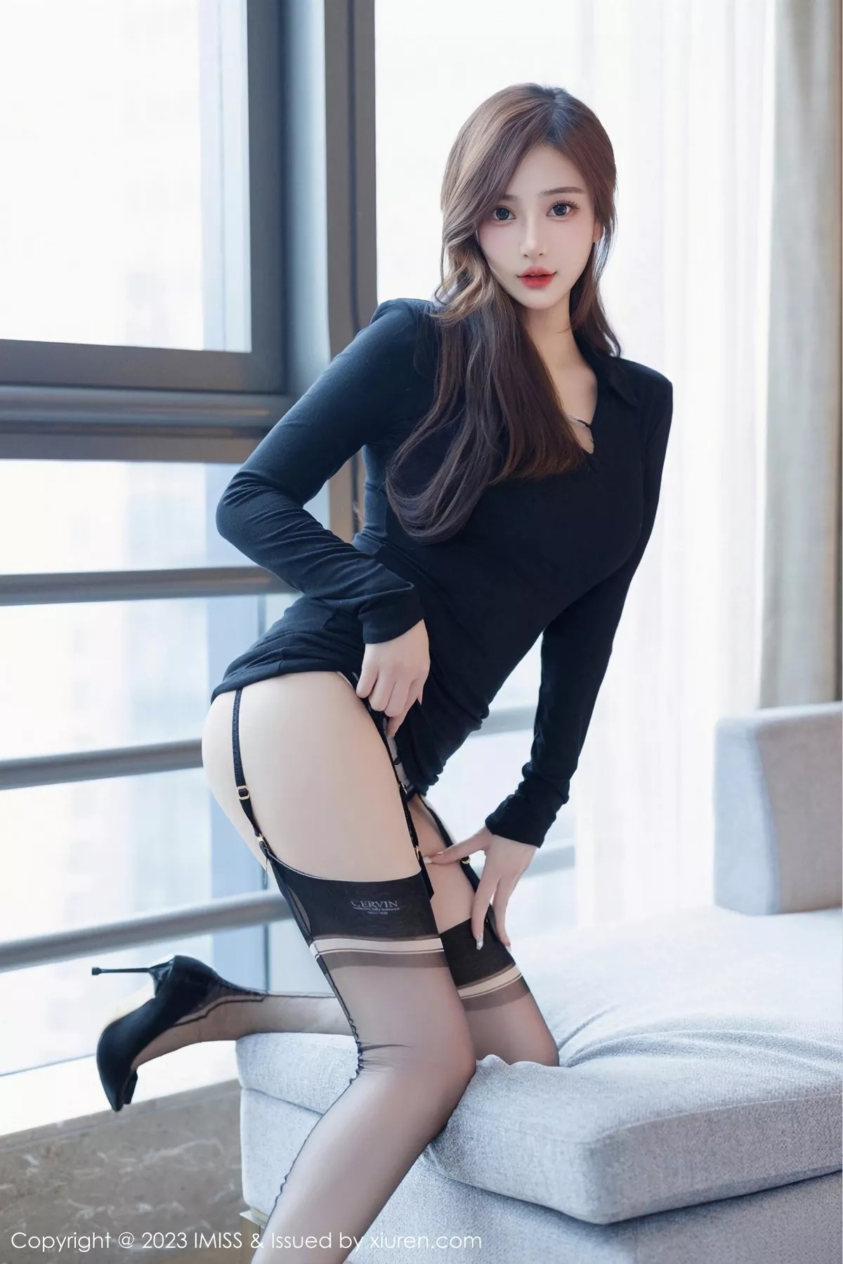 秀人集.com_[IMISS爱蜜社]Vol.724_气质女神Lavinia性感黑色连衣短裙露黑色轻透内衣完美诱惑写真57P