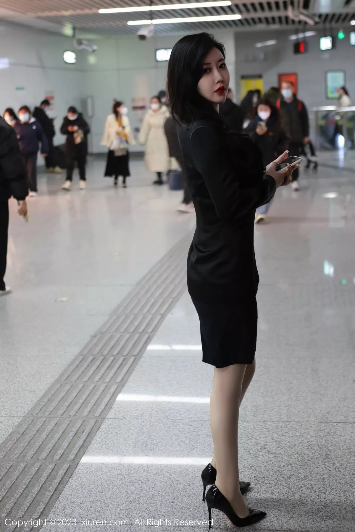 秀人集.com_[XiuRen秀人网]No.6421_模特王婉悠Queen性感浅黑色OL服露红色情趣内衣丰满诱惑写真93P