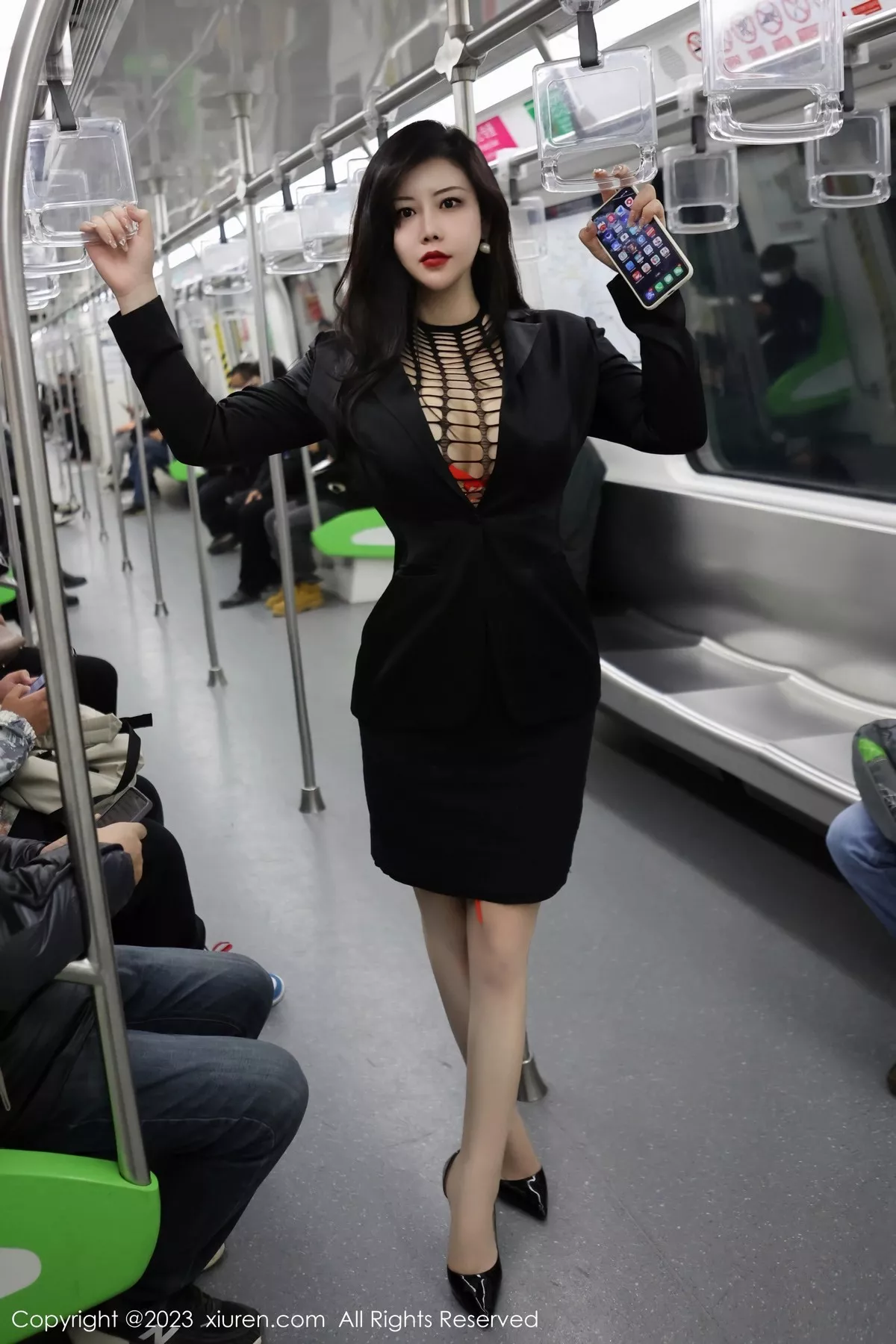 秀人集.com_[XiuRen秀人网]No.6421_模特王婉悠Queen性感浅黑色OL服露红色情趣内衣丰满诱惑写真93P