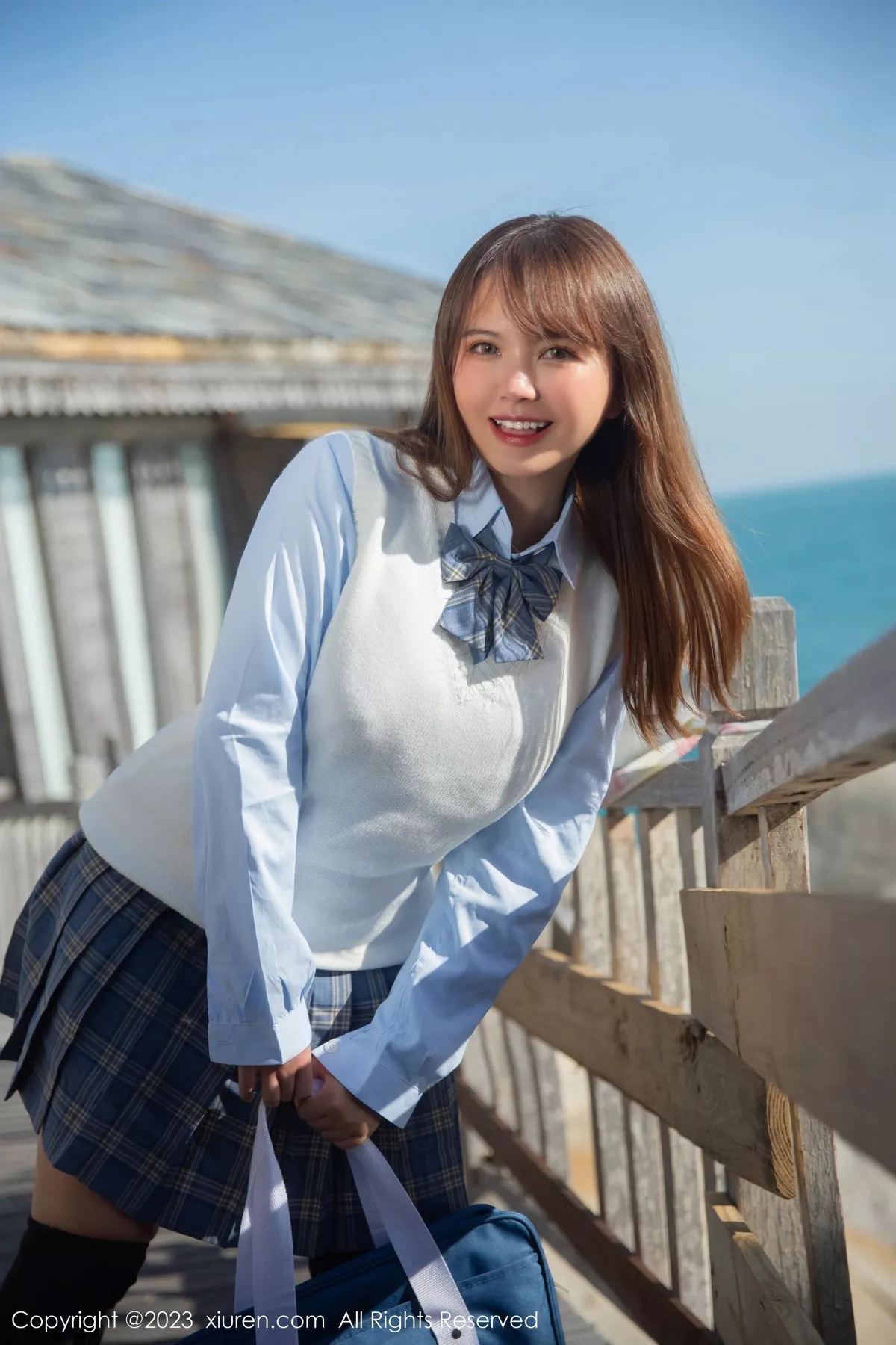 秀人集.com_[XiuRen秀人网]No.6423_模特张思允Nice海边场景淡蓝色上衣配格子裙露浅色内衣诱惑写真81P