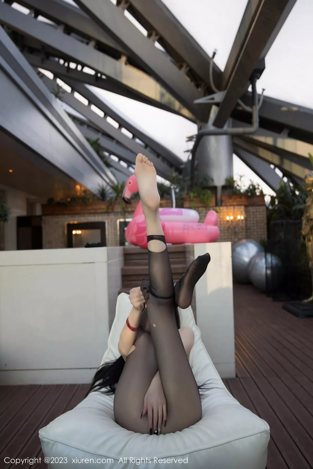 秀人集.com_[XiuRen秀人网]No.6294_新人模特大琪琪Emily脱黑色外衣露红色情趣内衣秀玲珑身段写真95P