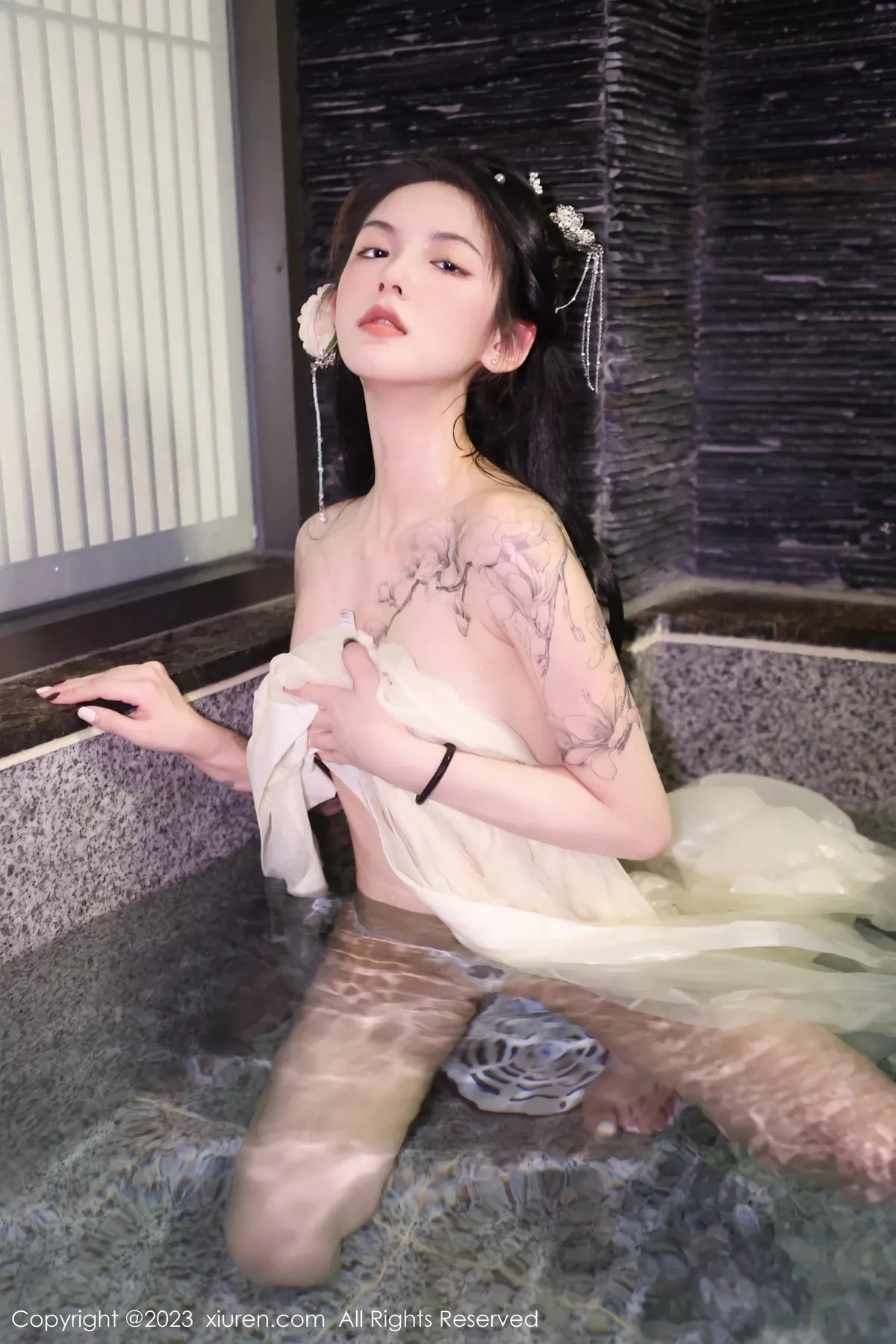 秀人集.com_[XiuRen秀人网]No.6430_模特乔一一温泉浴池白纱轻透古装服饰秀惹火身材极致诱惑写真82P