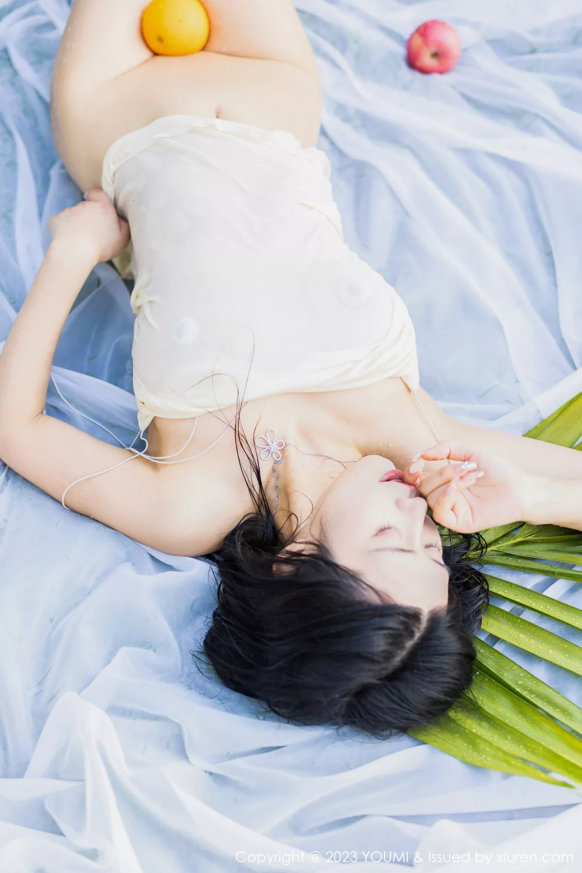 秀人集.com_[YouMi尤蜜荟]Vol.915_模特laura阿姣泰国旅拍泳池边白色吊带短裙秀曼妙身姿诱惑写真91P