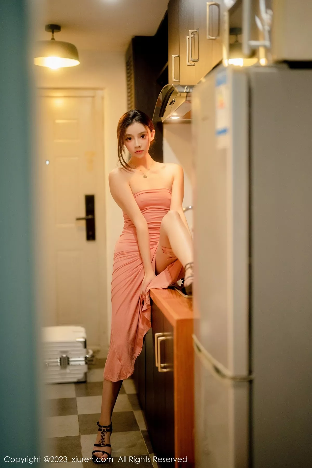 秀人集.com_[XiuRen秀人网]No.6437_模特加朵babe私房性感粉色露肩连衣裙真空秀魔鬼身材诱惑写真105P