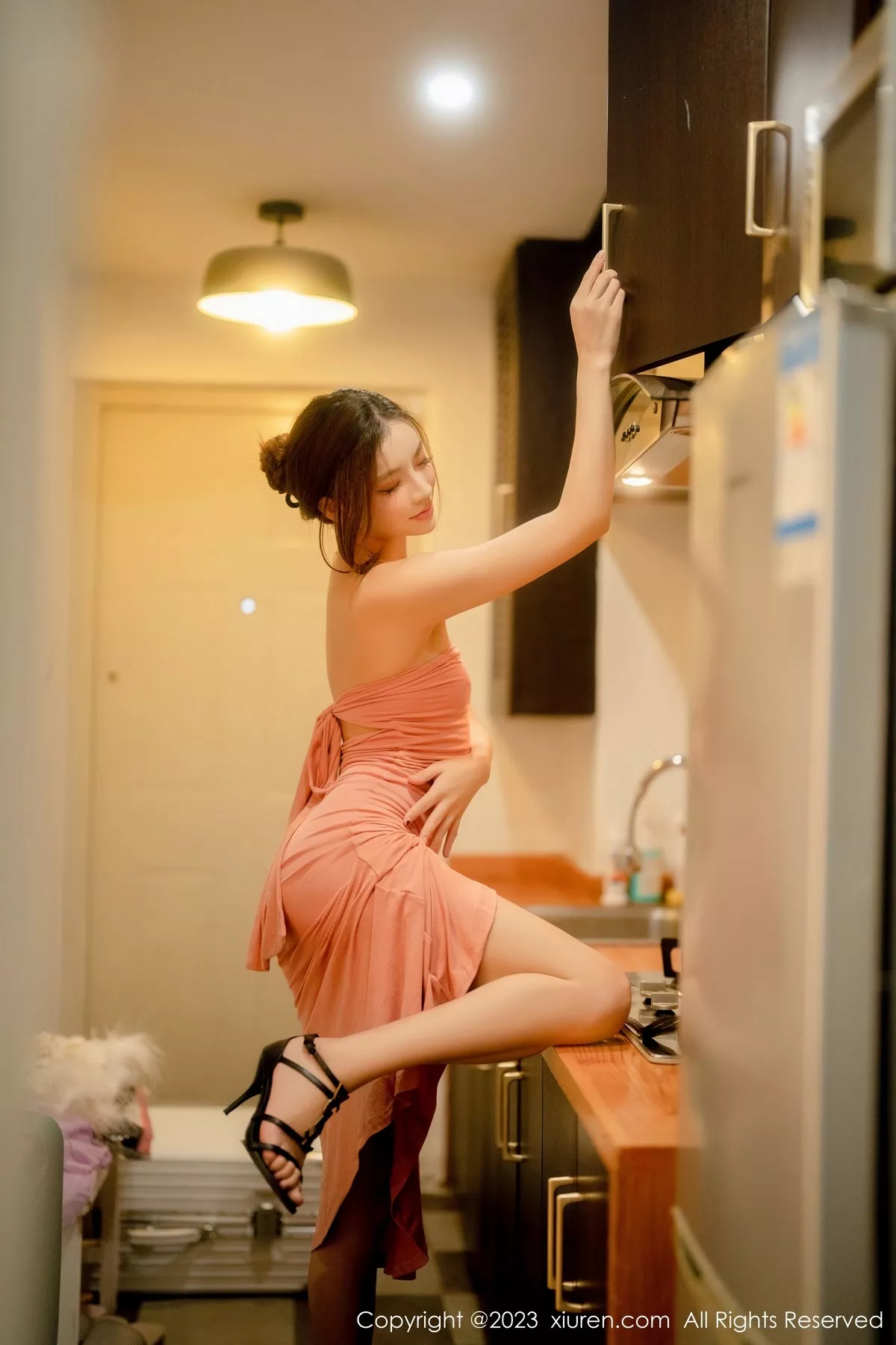 秀人集.com_[XiuRen秀人网]No.6437_模特加朵babe私房性感粉色露肩连衣裙真空秀魔鬼身材诱惑写真105P