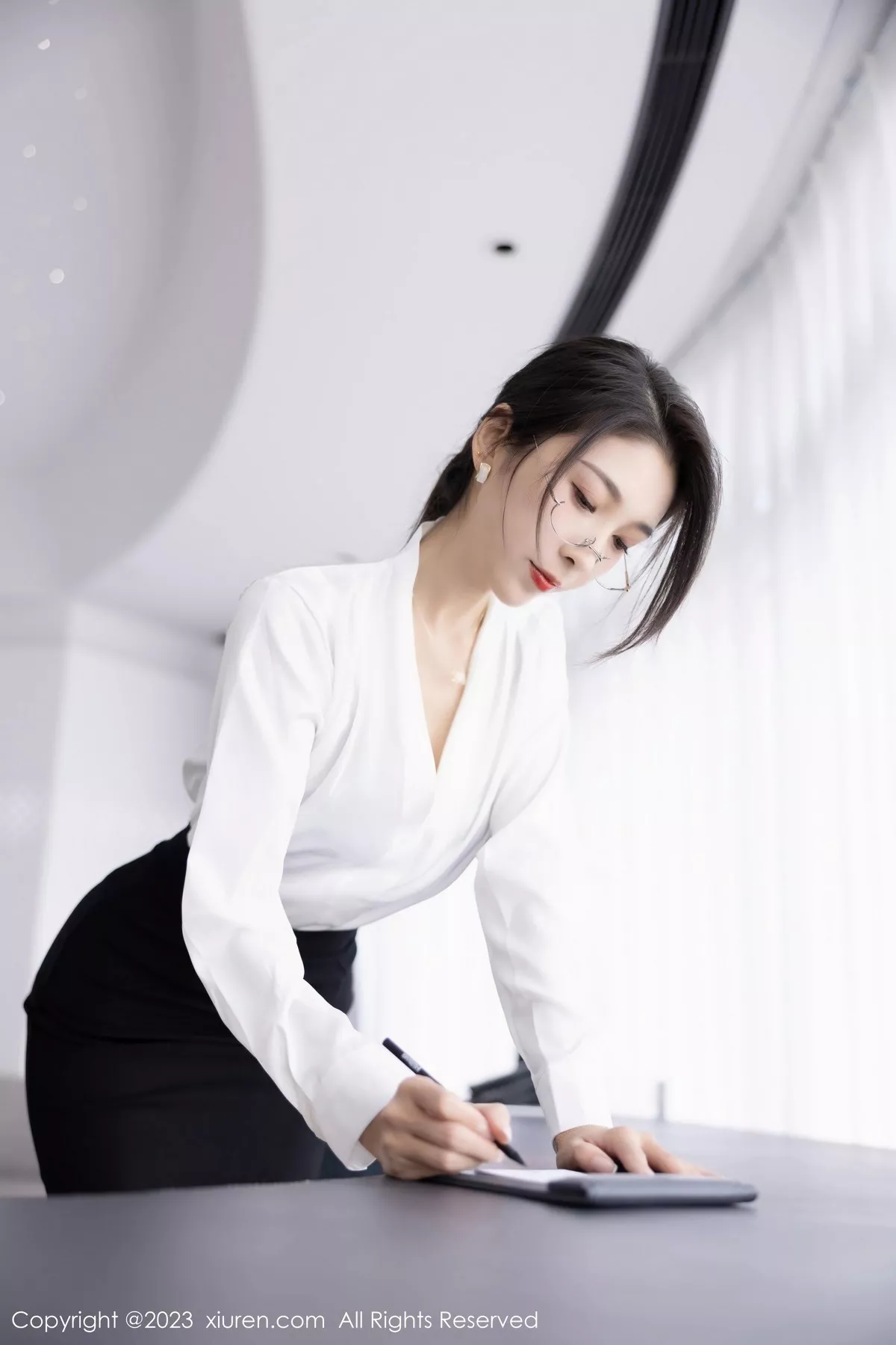 秀人集.com_[XiuRen秀人网]No.6439_模特林乐一性感白色上衣配黑短裙露黑色蕾丝内衣妩媚诱惑写真86P