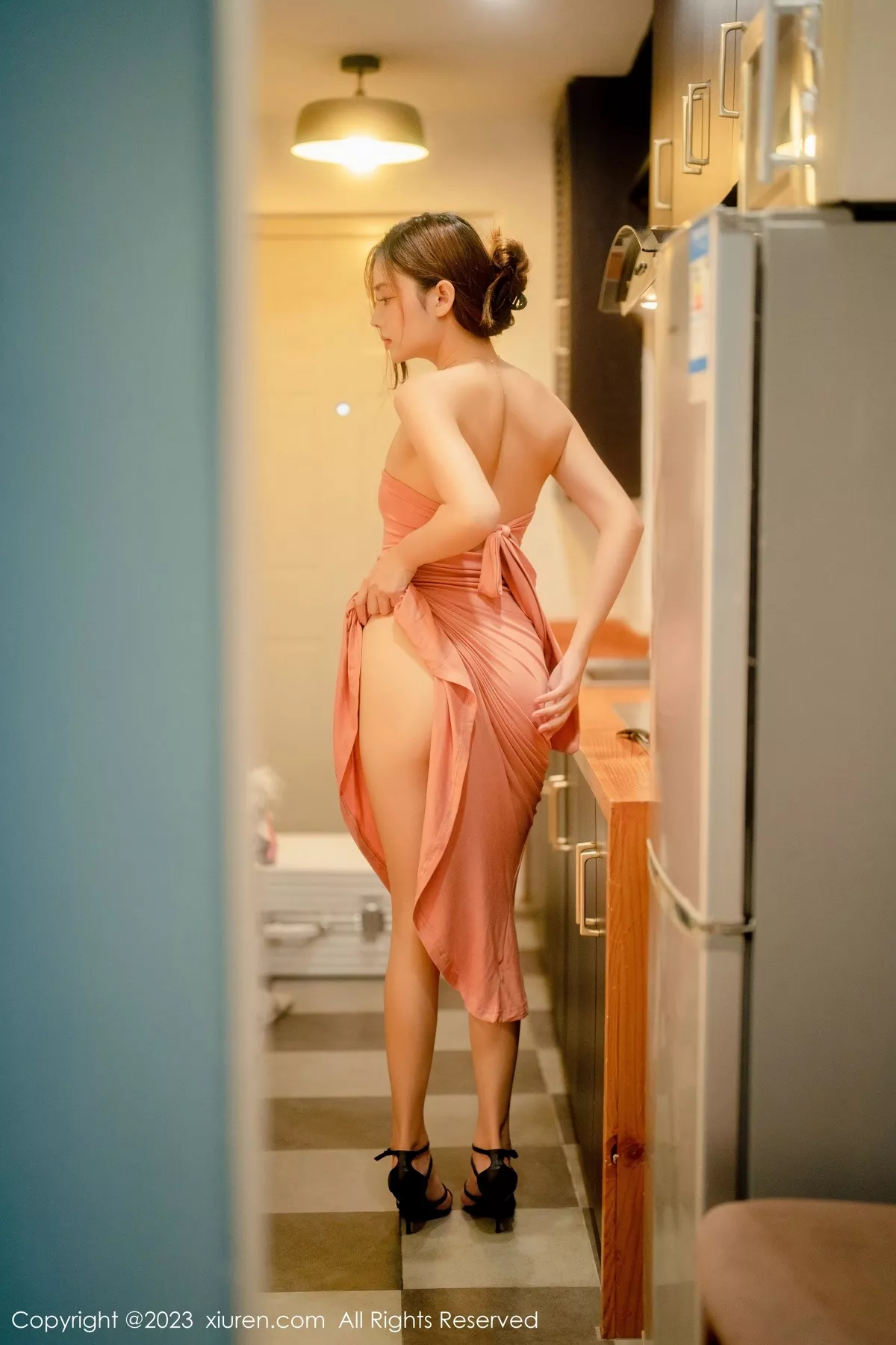 秀人集.com_[XiuRen秀人网]No.6437_模特加朵babe私房性感粉色露肩连衣裙真空秀魔鬼身材诱惑写真105P