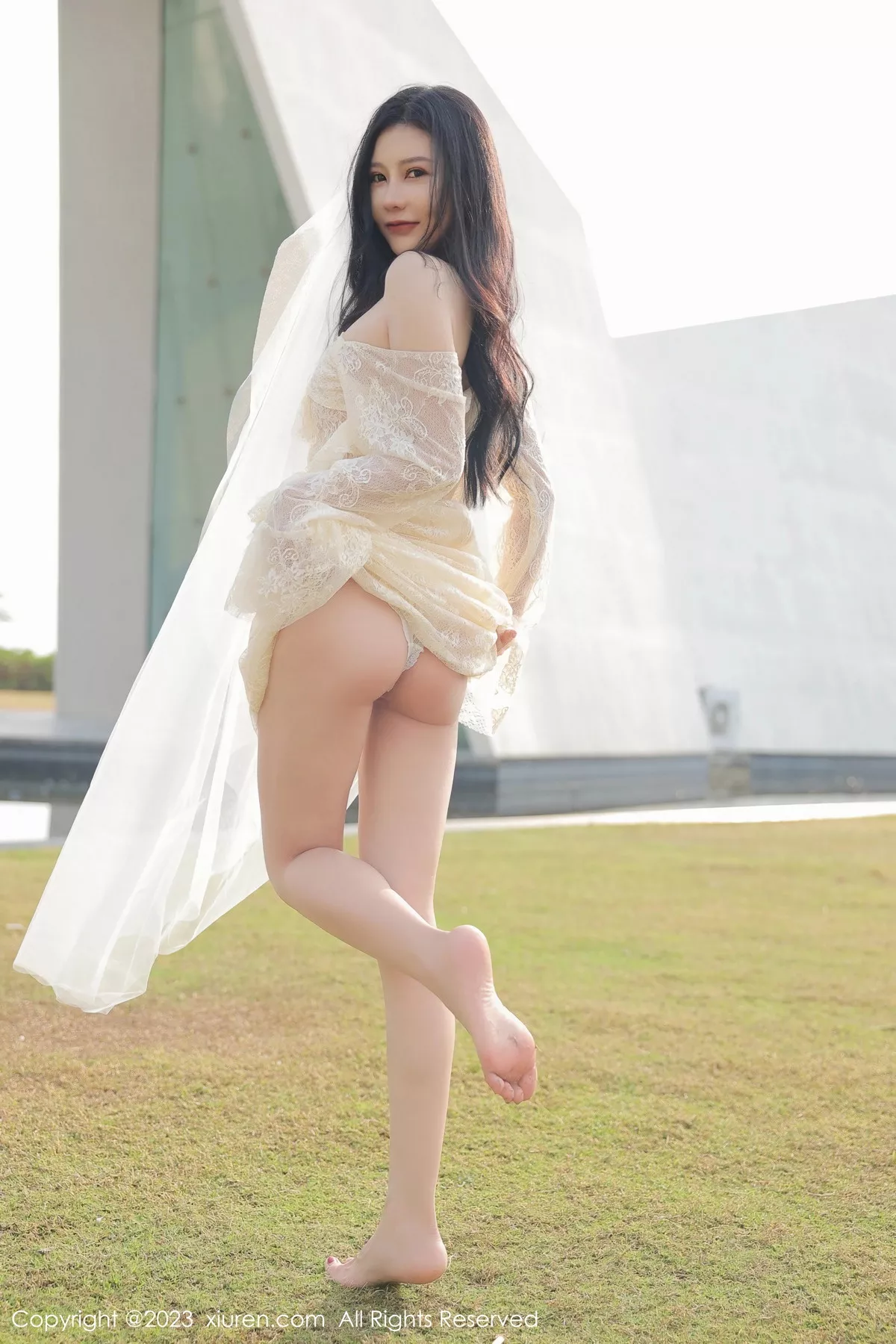 秀人集.com_[XiuRen秀人网]No.6303_模特尹甜甜海南旅拍性感白色蕾丝婚纱透视秀完美身材诱惑写真54P