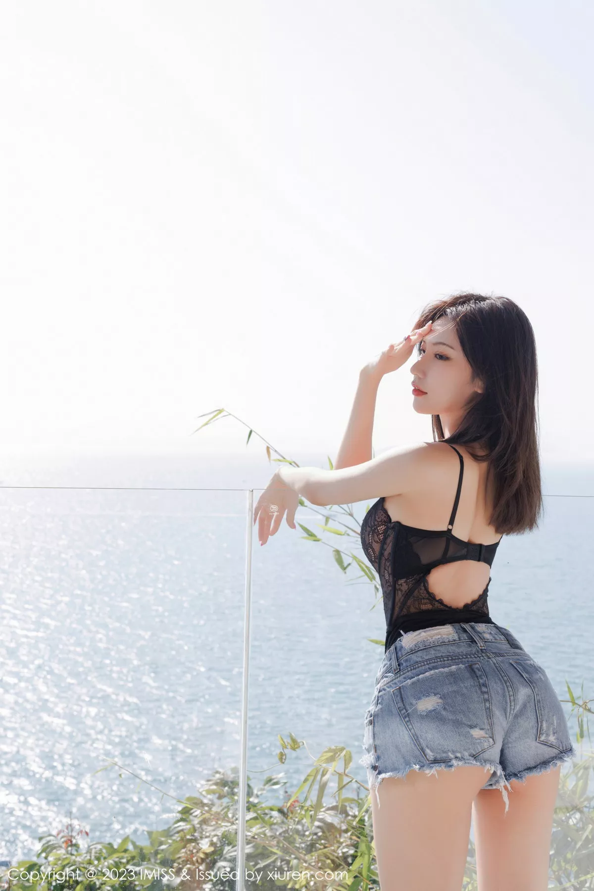 秀人集.com_[IMISS爱蜜社]Vol.718_女神小狐狸Kathryn性感黑色蕾丝服配超短牛仔裤秀翘臀诱惑写真50P