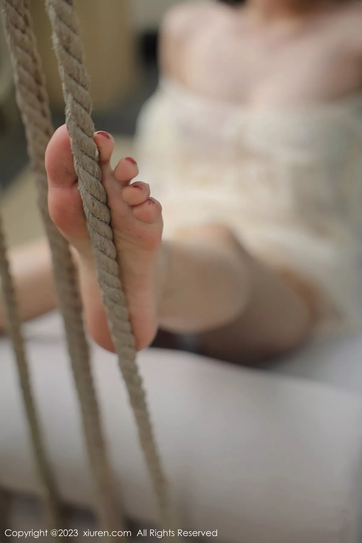 秀人集.com_[XiuRen秀人网]No.6303_模特尹甜甜海南旅拍性感白色蕾丝婚纱透视秀完美身材诱惑写真54P