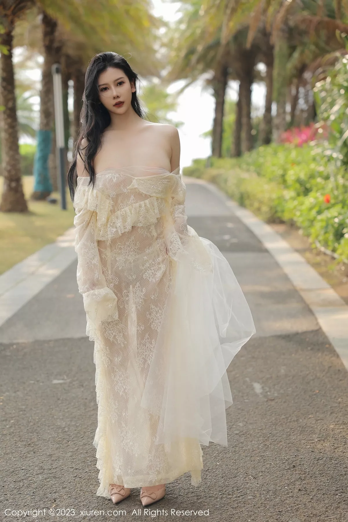 秀人集.com_[XiuRen秀人网]No.6303_模特尹甜甜海南旅拍性感白色蕾丝婚纱透视秀完美身材诱惑写真54P