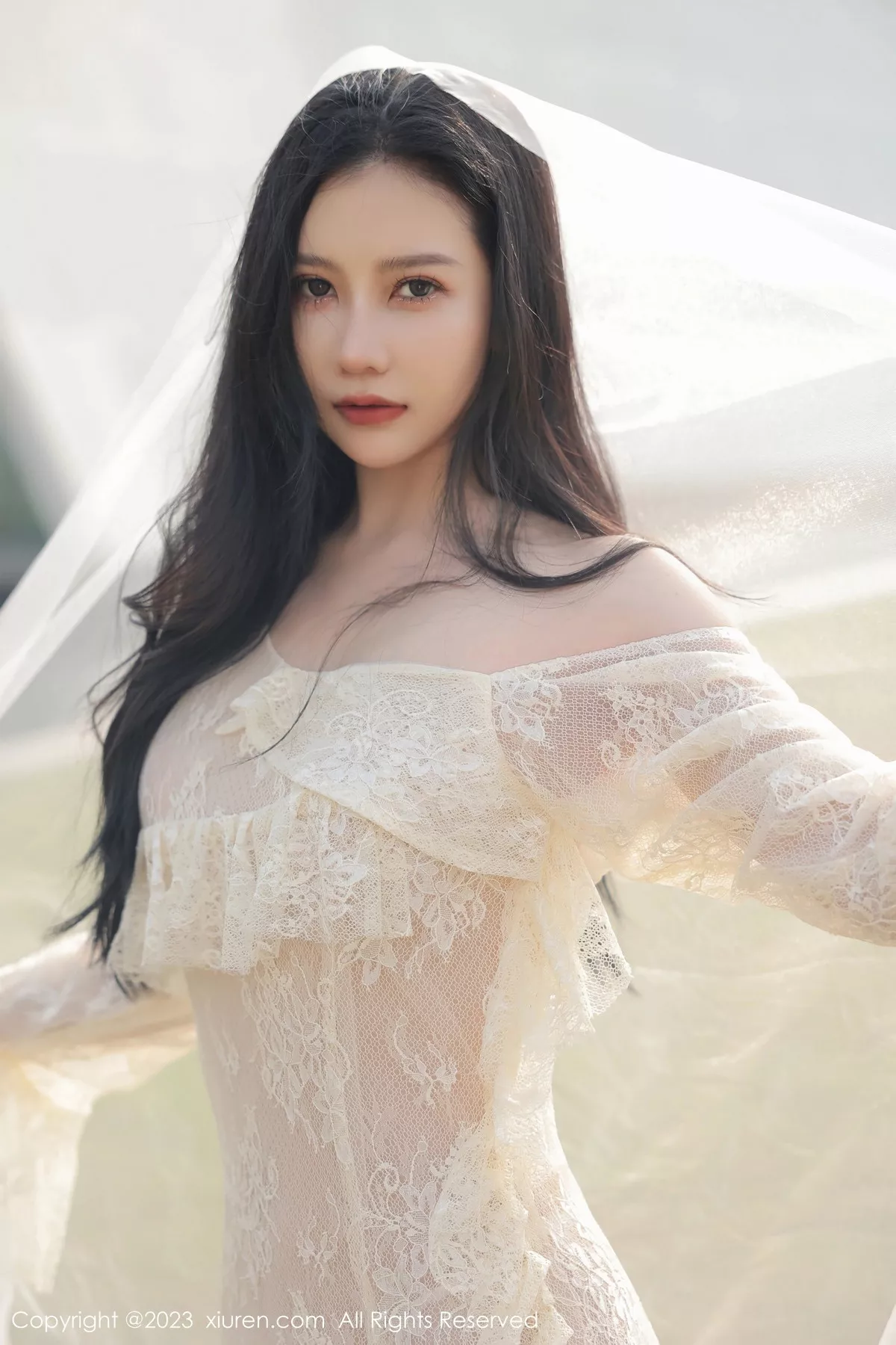 秀人集.com_[XiuRen秀人网]No.6303_模特尹甜甜海南旅拍性感白色蕾丝婚纱透视秀完美身材诱惑写真54P