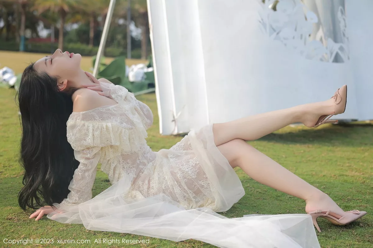 秀人集.com_[XiuRen秀人网]No.6303_模特尹甜甜海南旅拍性感白色蕾丝婚纱透视秀完美身材诱惑写真54P