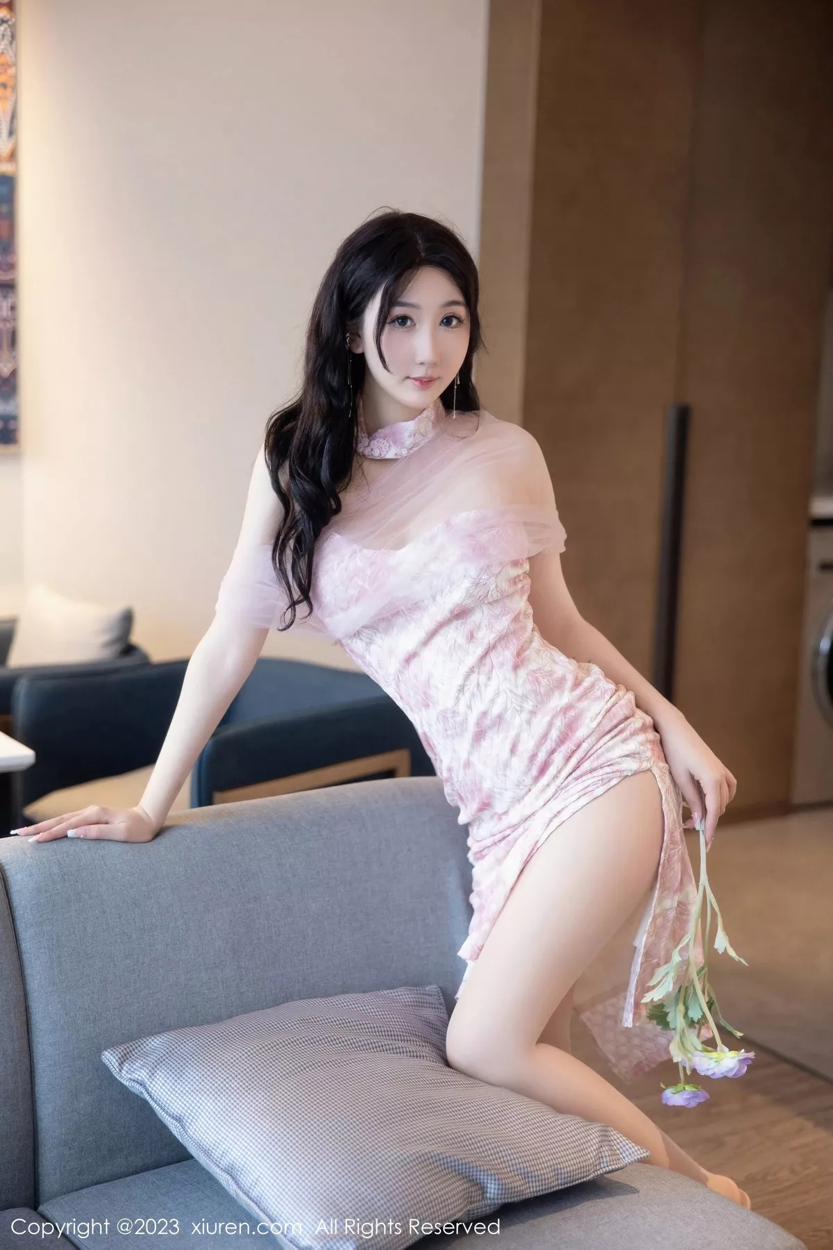 秀人集.com_[XiuRen秀人网]No.6313_模特江真真性感粉色露肩连衣短裙配超薄无内肉丝惹火诱惑写真76P