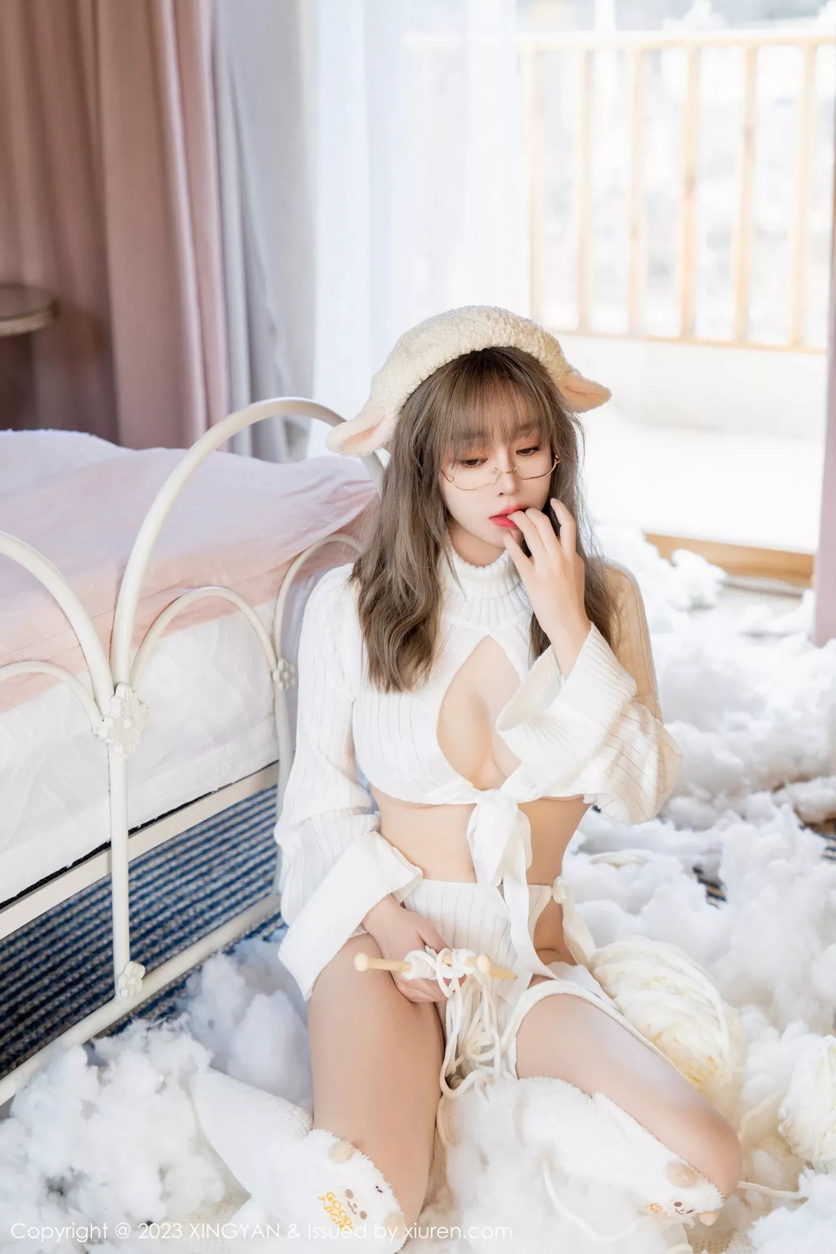 秀人集.com_[XINGYAN星颜社]VOL.175_女神王雨纯居家女友装扮性感白色真空服饰秀惹火身材诱惑写真80P