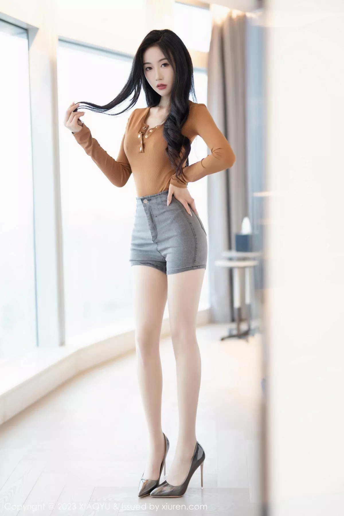 秀人集.com_[XiaoYu画语界]Vol.994_模特苏苏阿土黄上衣配牛仔短裤露超薄肉丝秀曼妙身姿诱惑写真84P