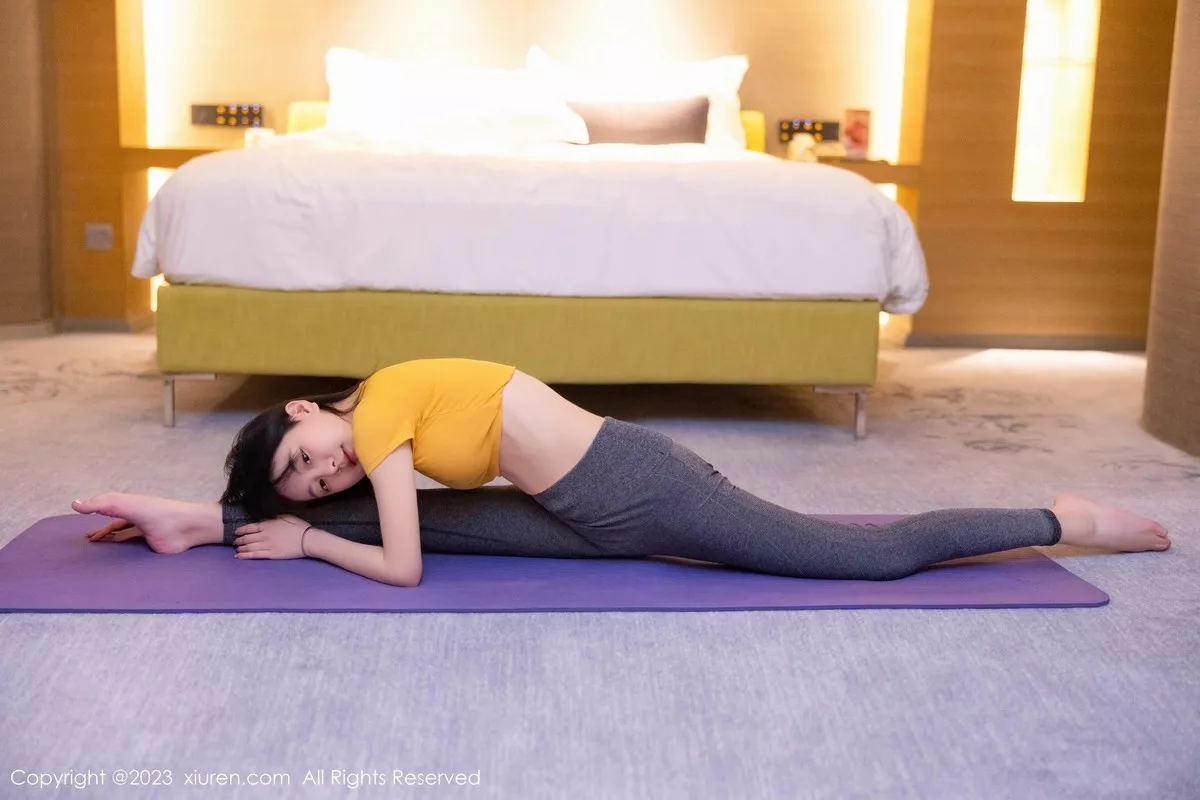 秀人集.com_[XiuRen秀人网]No.6488_模特谢小蒽瑜伽运动主题黄色上衣配深灰紧身长裤撩人诱惑写真86P