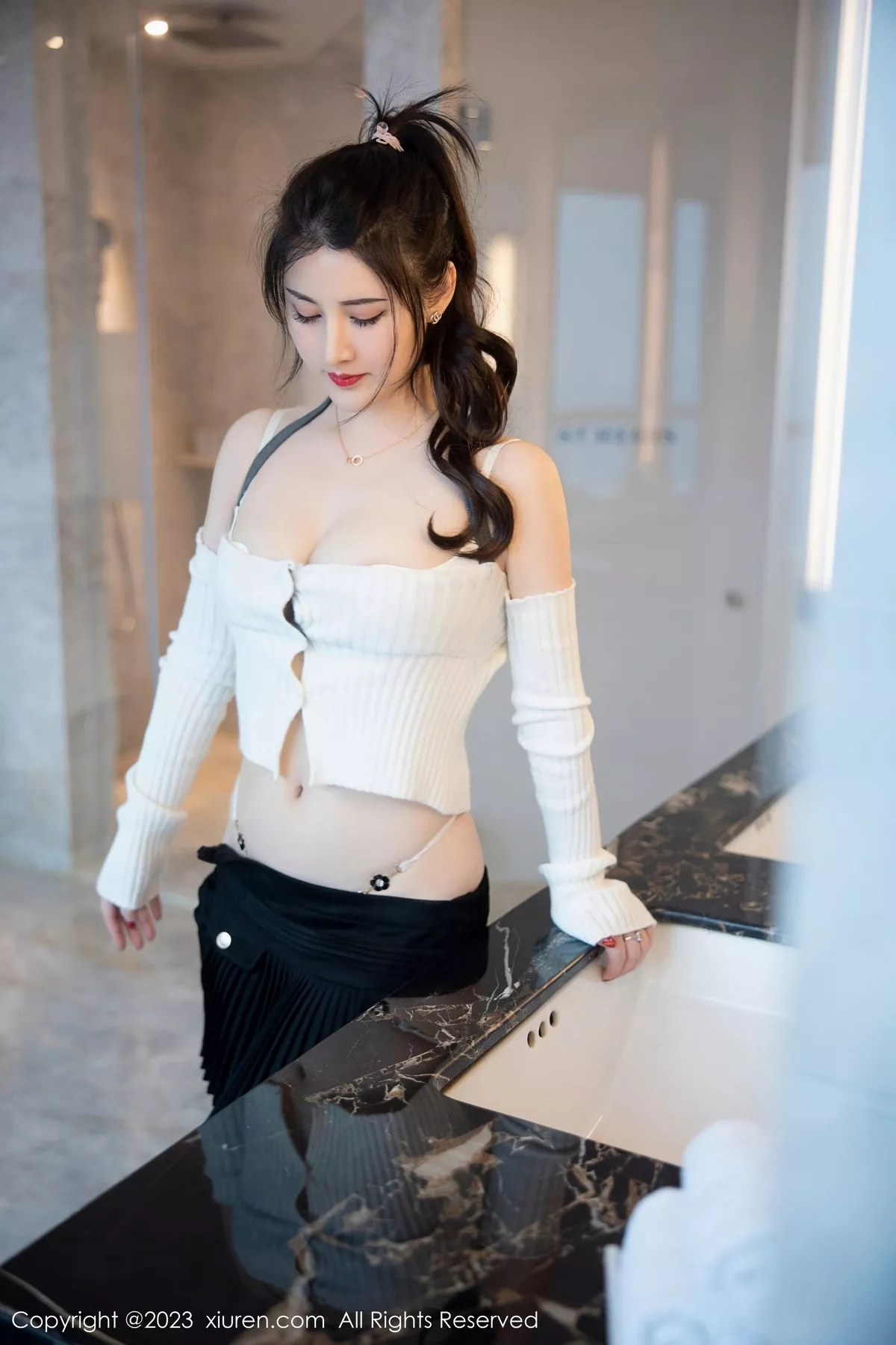 秀人集.com_[XiuRen秀人网]No.6484_模特诗诗kiki白色露肩上衣配黑短裙露性感白色内衣迷人诱惑写真82P