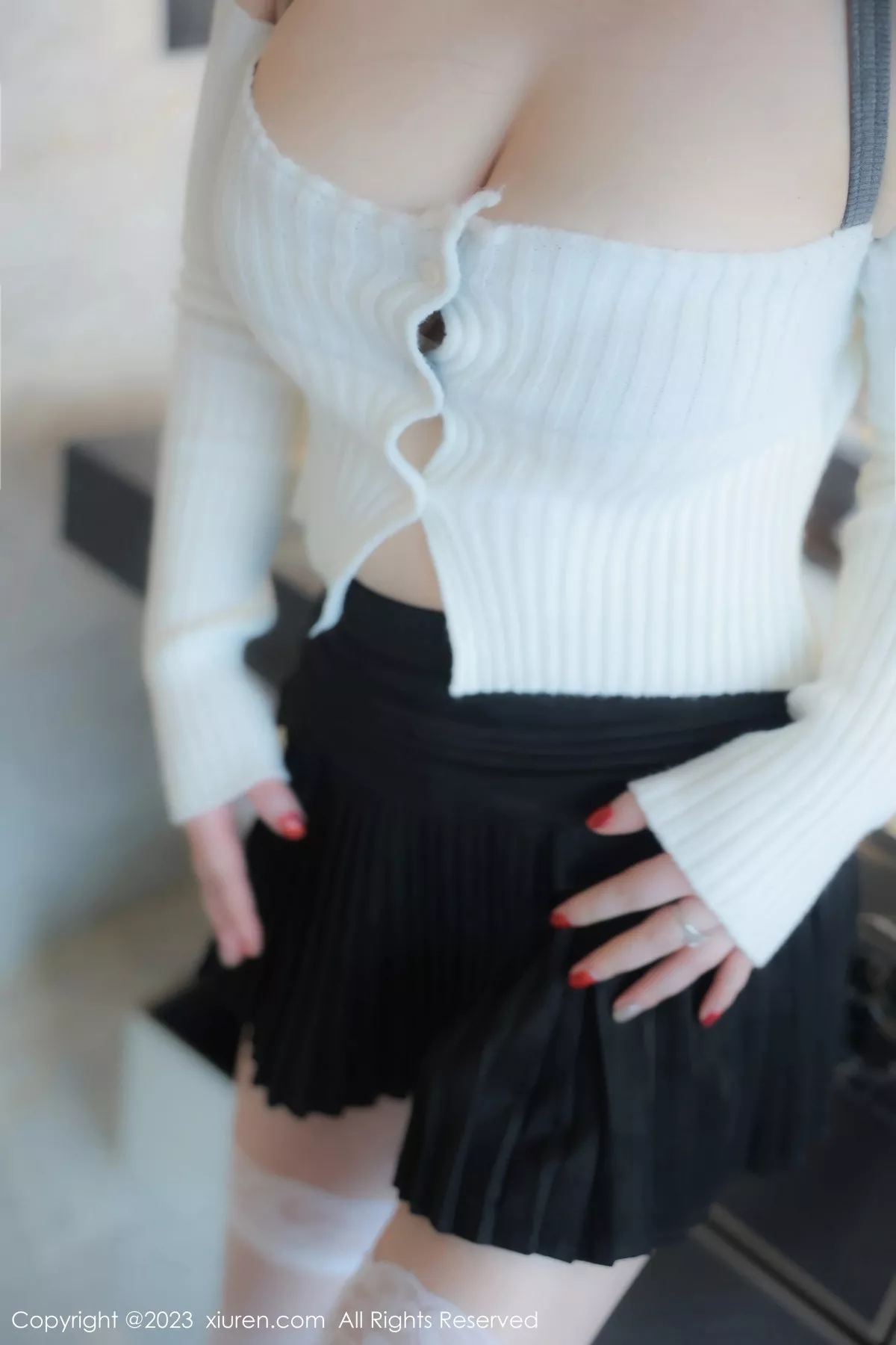 秀人集.com_[XiuRen秀人网]No.6484_模特诗诗kiki白色露肩上衣配黑短裙露性感白色内衣迷人诱惑写真82P