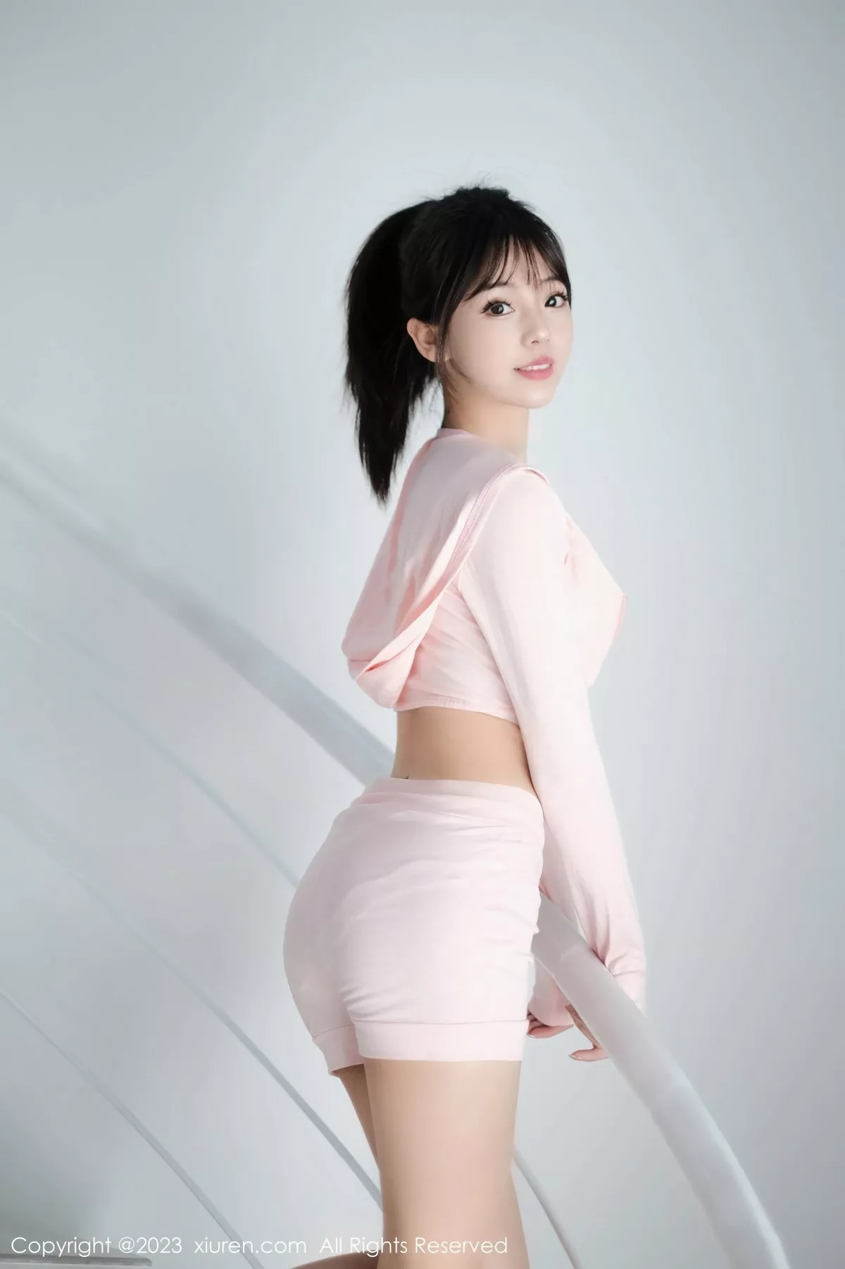 秀人集.com_[XiuRen秀人网]No.6490_模特佘贝拉bella脱性感粉色套装露粉白色蕾丝内衣迷人诱惑写真50P