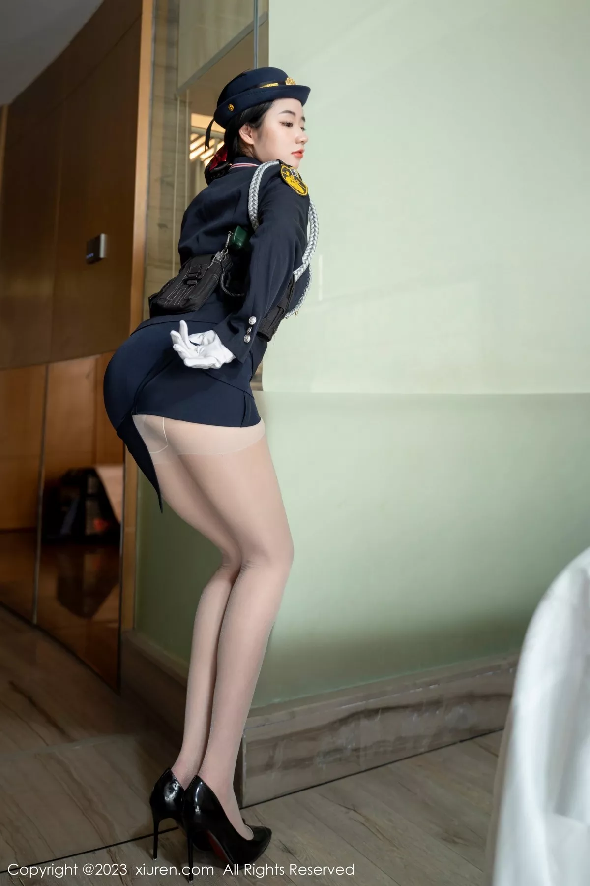 秀人集.com_[XiuRen秀人网]No.6497_模特汐汐爱吃草莓脱搜查官制服露性感内衣秀丰满身材诱惑写真85P