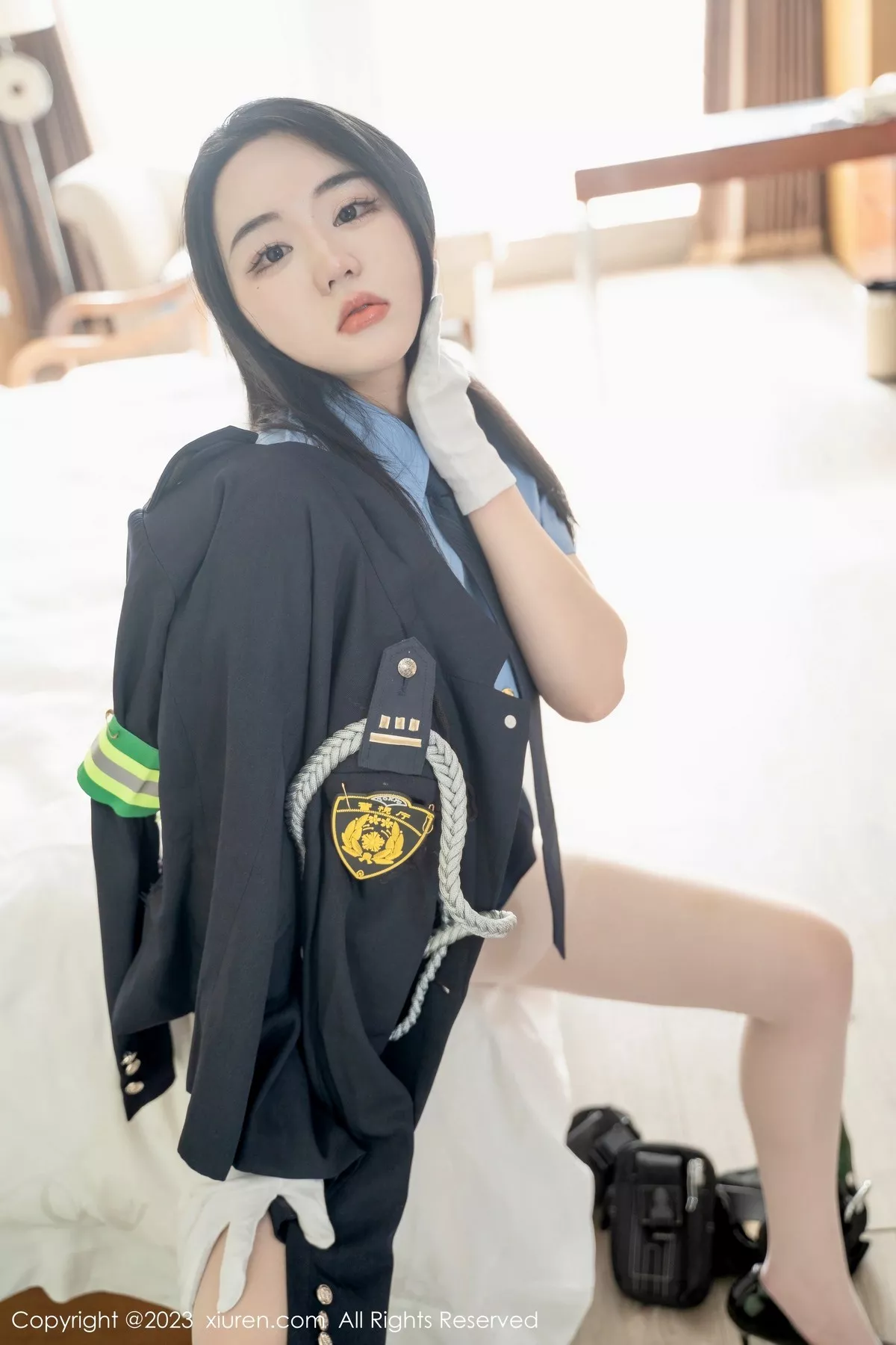 秀人集.com_[XiuRen秀人网]No.6497_模特汐汐爱吃草莓脱搜查官制服露性感内衣秀丰满身材诱惑写真85P