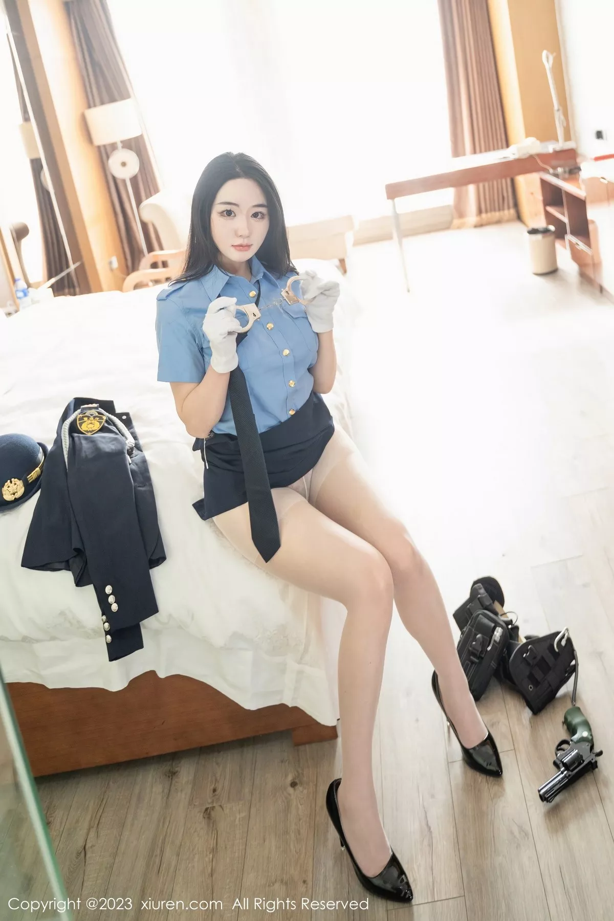 秀人集.com_[XiuRen秀人网]No.6497_模特汐汐爱吃草莓脱搜查官制服露性感内衣秀丰满身材诱惑写真85P