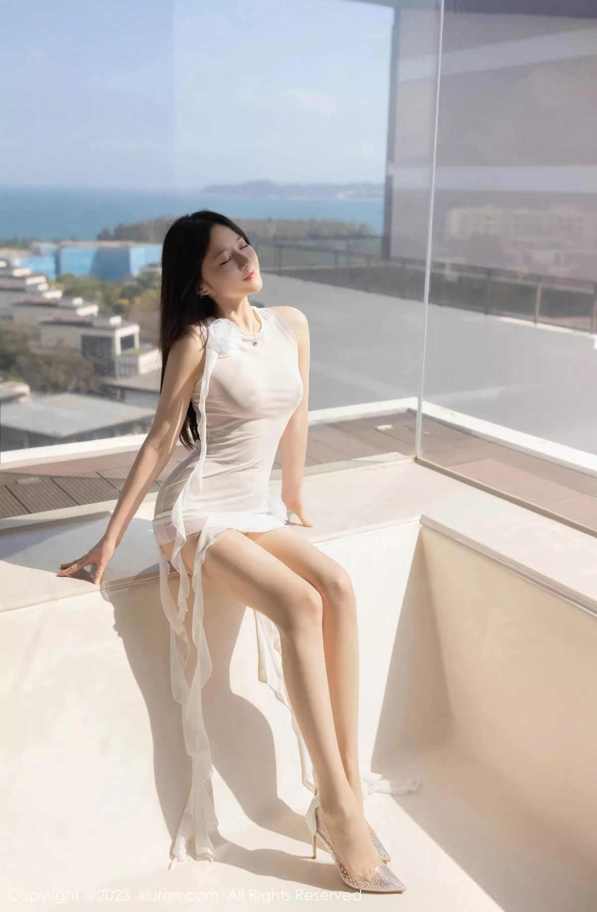 秀人集.com_[XiuRen秀人网]No.6512_模特鱼子酱Fish白色轻透服配原色丝袜湿身秀惹火身材诱惑写真80P