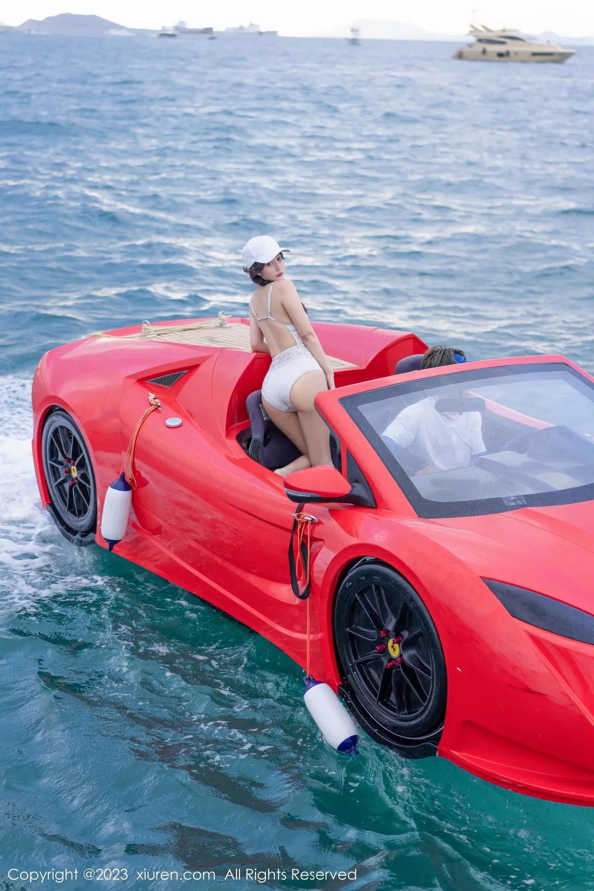 秀人集.com_[XiuRen秀人网]No.6508_模特laura阿姣游艇场景性感露肩连身裙秀曼妙身姿惹火诱惑写真67P