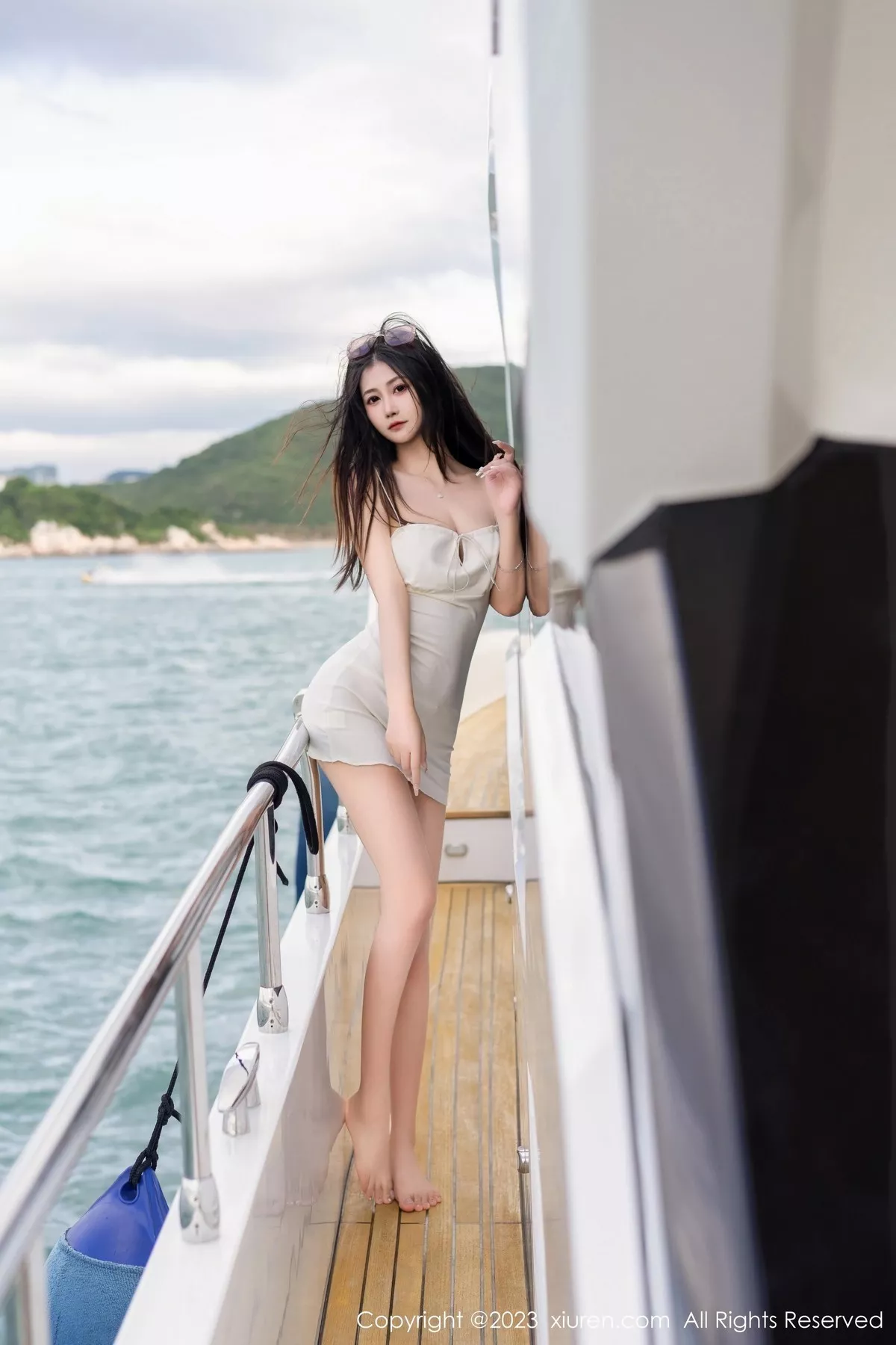 秀人集.com_[XiuRen秀人网]No.6508_模特laura阿姣游艇场景性感露肩连身裙秀曼妙身姿惹火诱惑写真67P