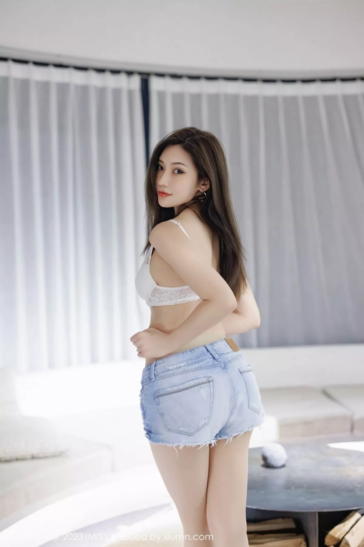 秀人集.com_[IMISS爱蜜社]Vol.727_女神小狐狸Kathryn黑色上衣配牛仔短裤露白色蕾丝内衣诱惑写真56P