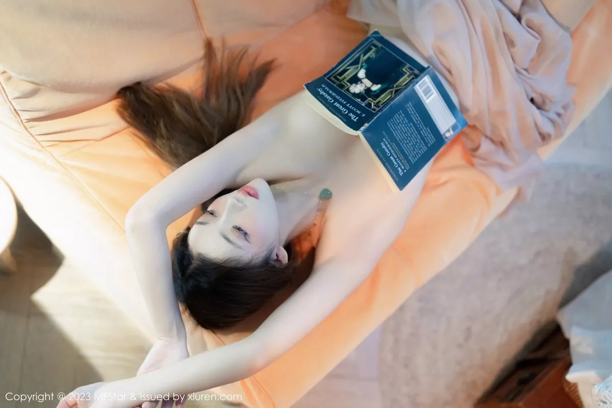 秀人集.com_[MFStar模范学院]Vol.603_模特加朵babe深色露肩连衣短裙配超薄肉丝秀凹凸身材诱惑写真65P