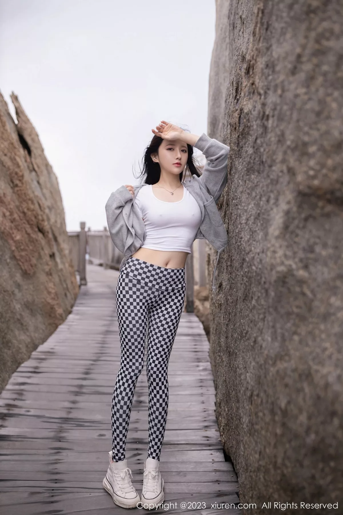 秀人集.com_[XiuRen秀人网]No.6541_模特鱼子酱Fish性感灰色上衣配格子裙秀曼妙身姿迷人诱惑写真82P