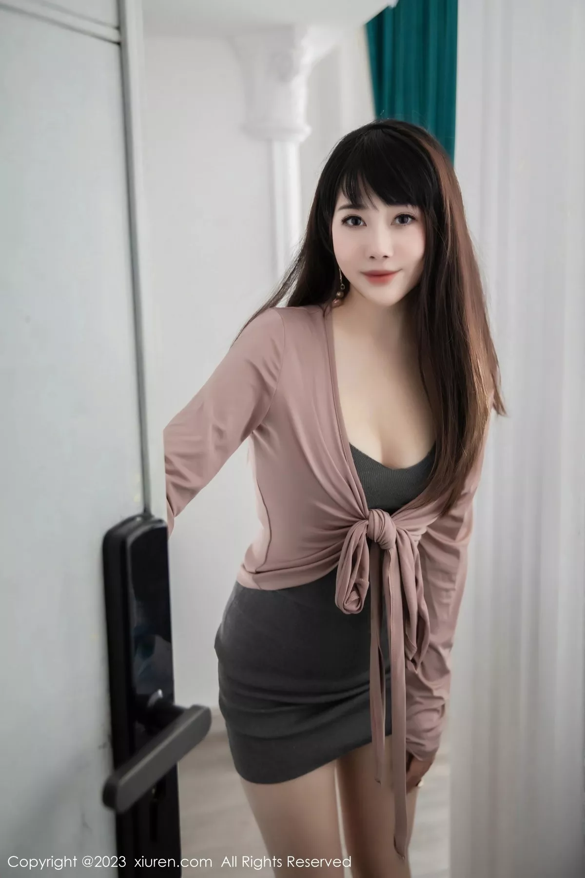 秀人集.com_[XiuRen秀人网]No.6532_模特严利娅Yuliya钢琴师角色灰色连身短裙秀曼妙身姿诱惑写真72P