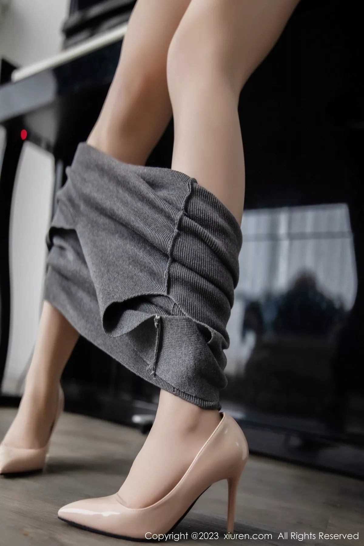 秀人集.com_[XiuRen秀人网]No.6532_模特严利娅Yuliya钢琴师角色灰色连身短裙秀曼妙身姿诱惑写真72P