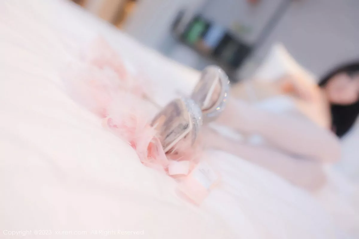 秀人集.com_[XiuRen秀人网]No.6549_女神小果冻儿粉色蕾丝内衣配白丝吊袜半脱秀惹火身材诱惑写真74P