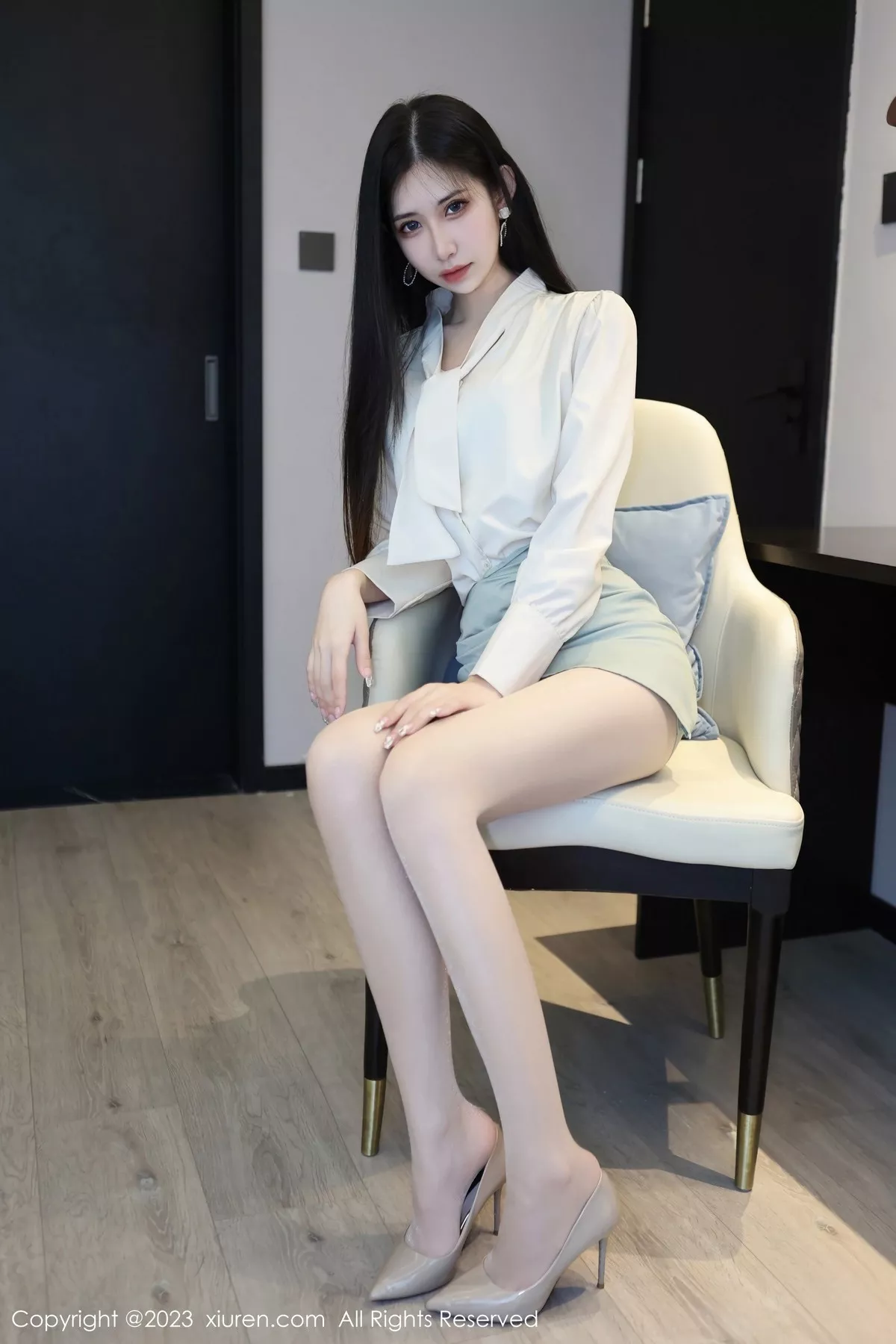 秀人集.com_[XiuRen秀人网]No.6547_模特依娜Yina性感浅色上衣配灰绿短裙露蕾丝内衣完美诱惑写真88P